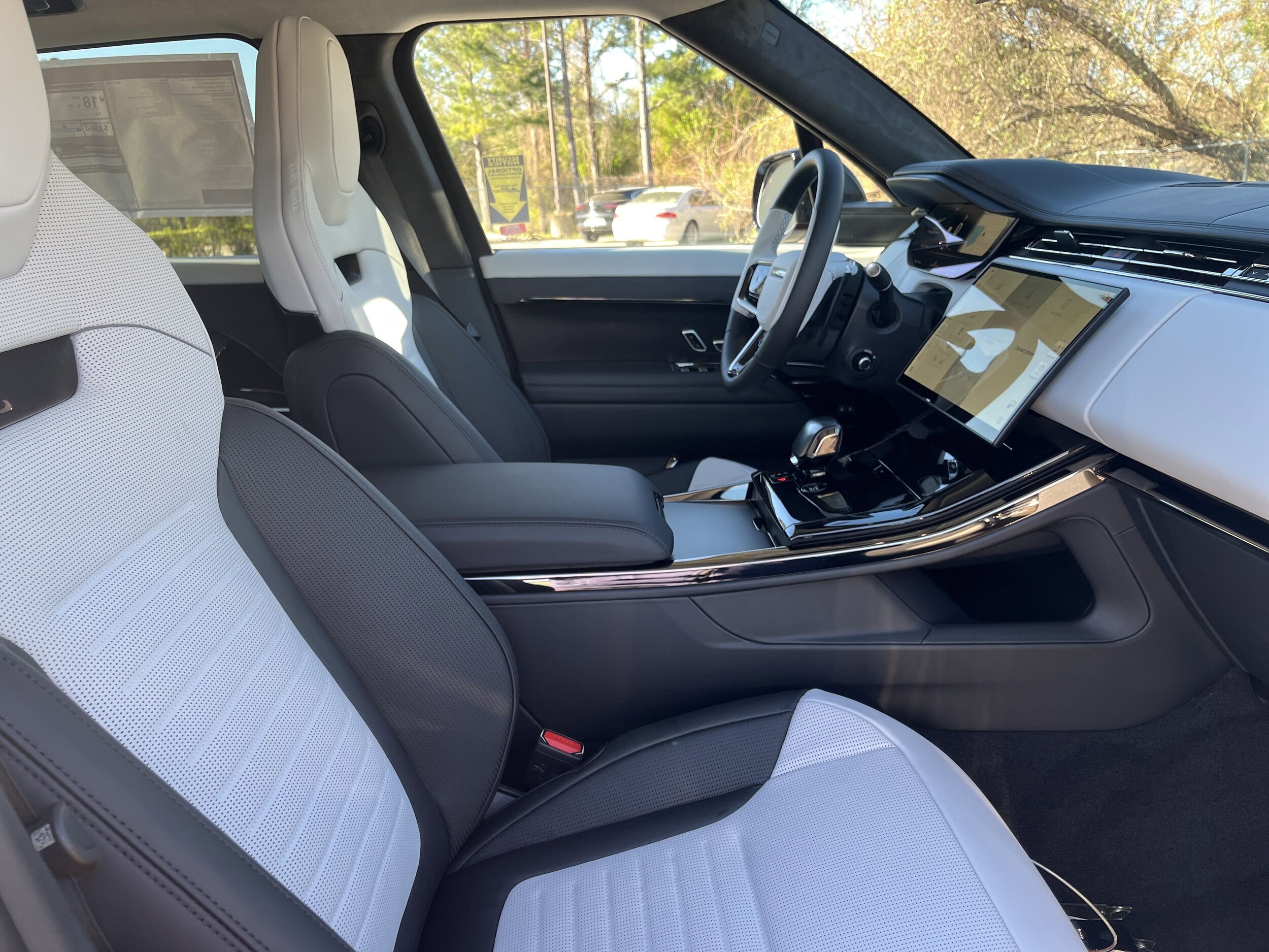 2025 Land Rover Range Rover Sport photo 4