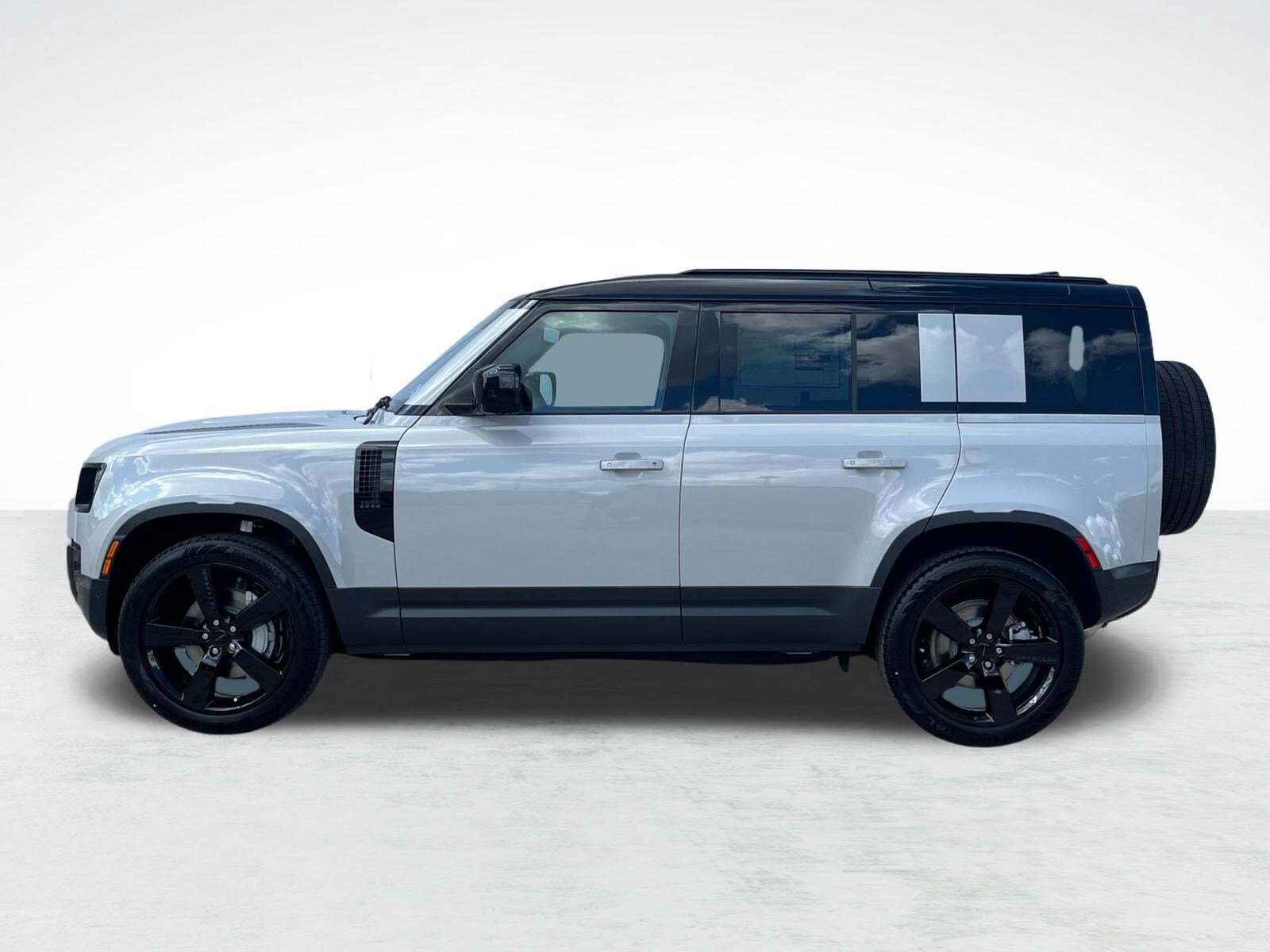2026 Land Rover Defender 110 S photo 2