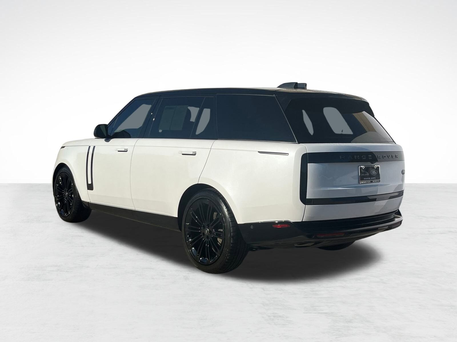 2023 Land Rover Range Rover SE photo 2