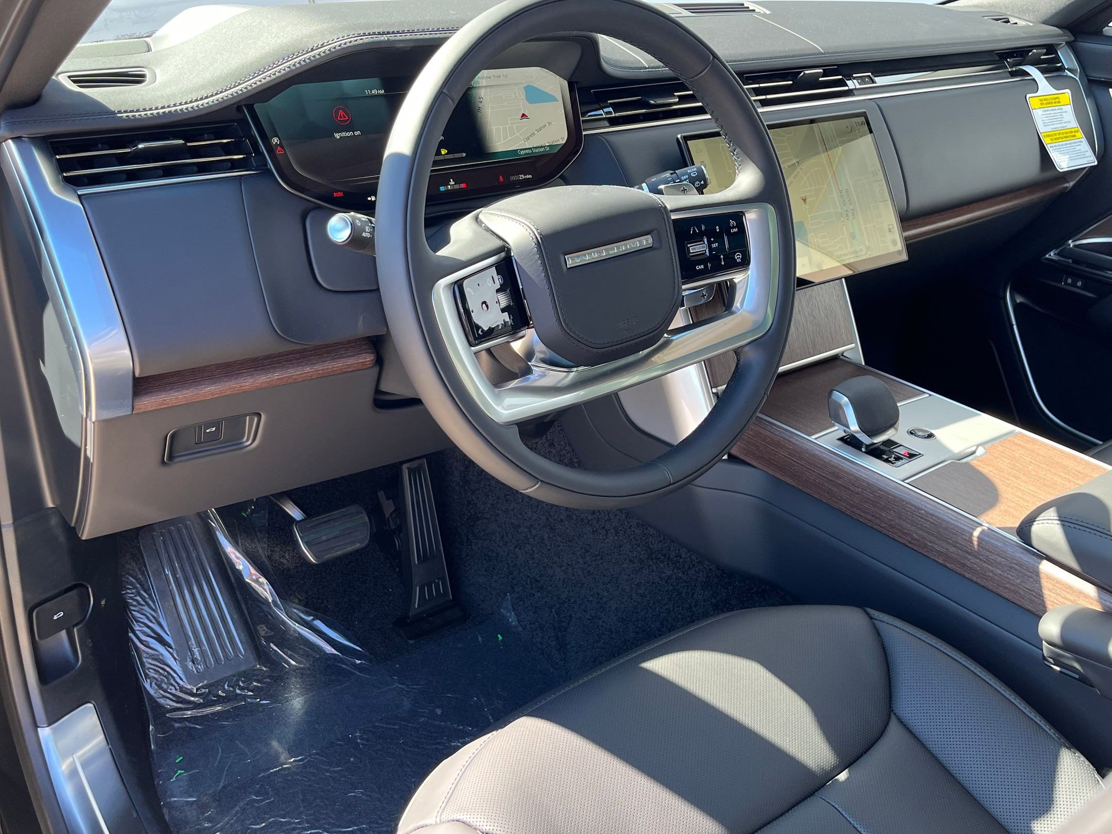 2025 Land Rover Range Rover SE photo 3