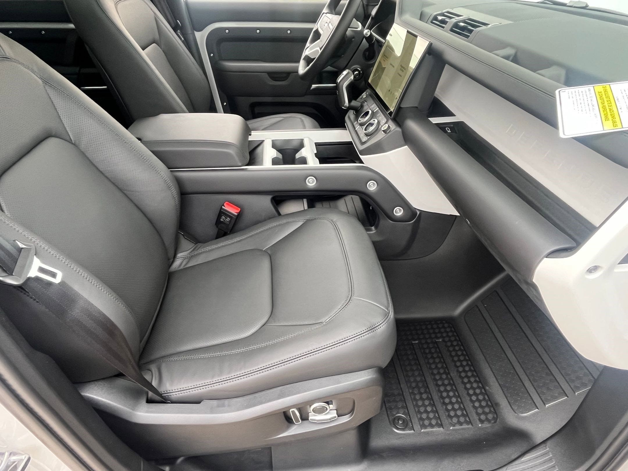 2026 Land Rover Defender S - Photo 21