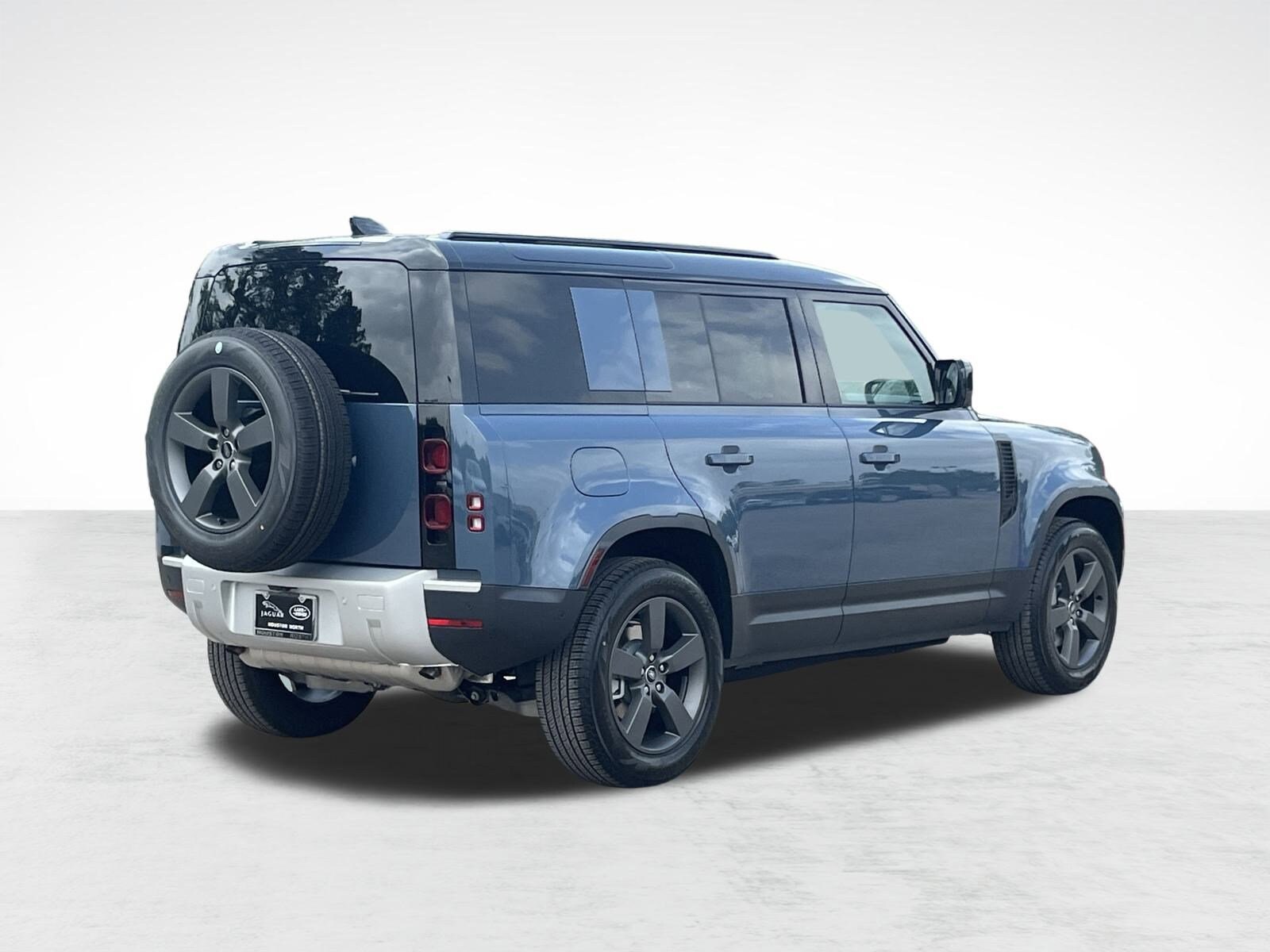 2025 Land Rover Defender S photo 2