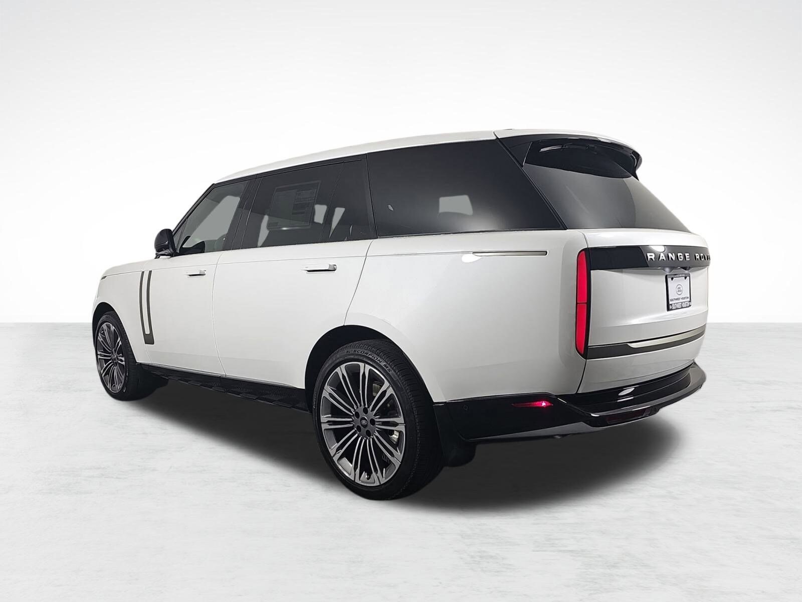 2025 Land Rover Range Rover SE photo 3