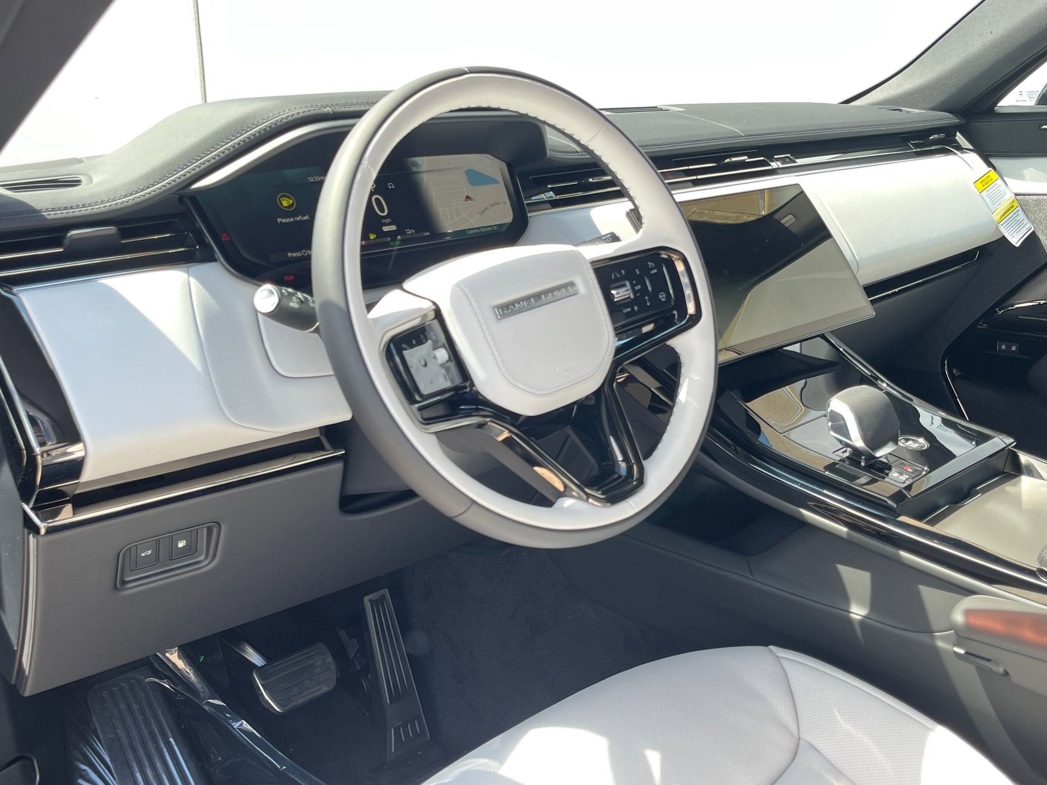 2025 Land Rover Range Rover Sport SE photo 4