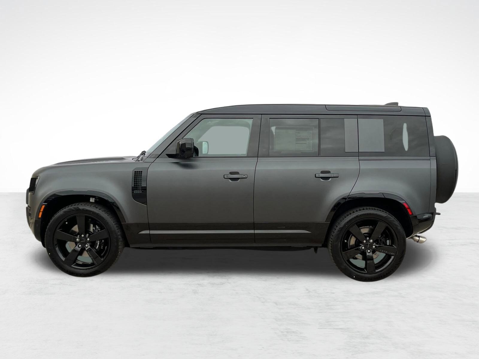 2026 Land Rover Defender 110 V8 photo 2