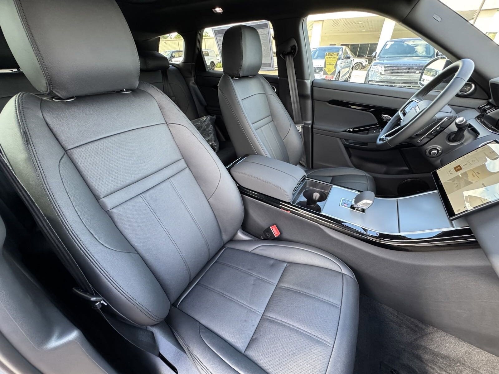 2025 Land Rover Range Rover Evoque S photo 4