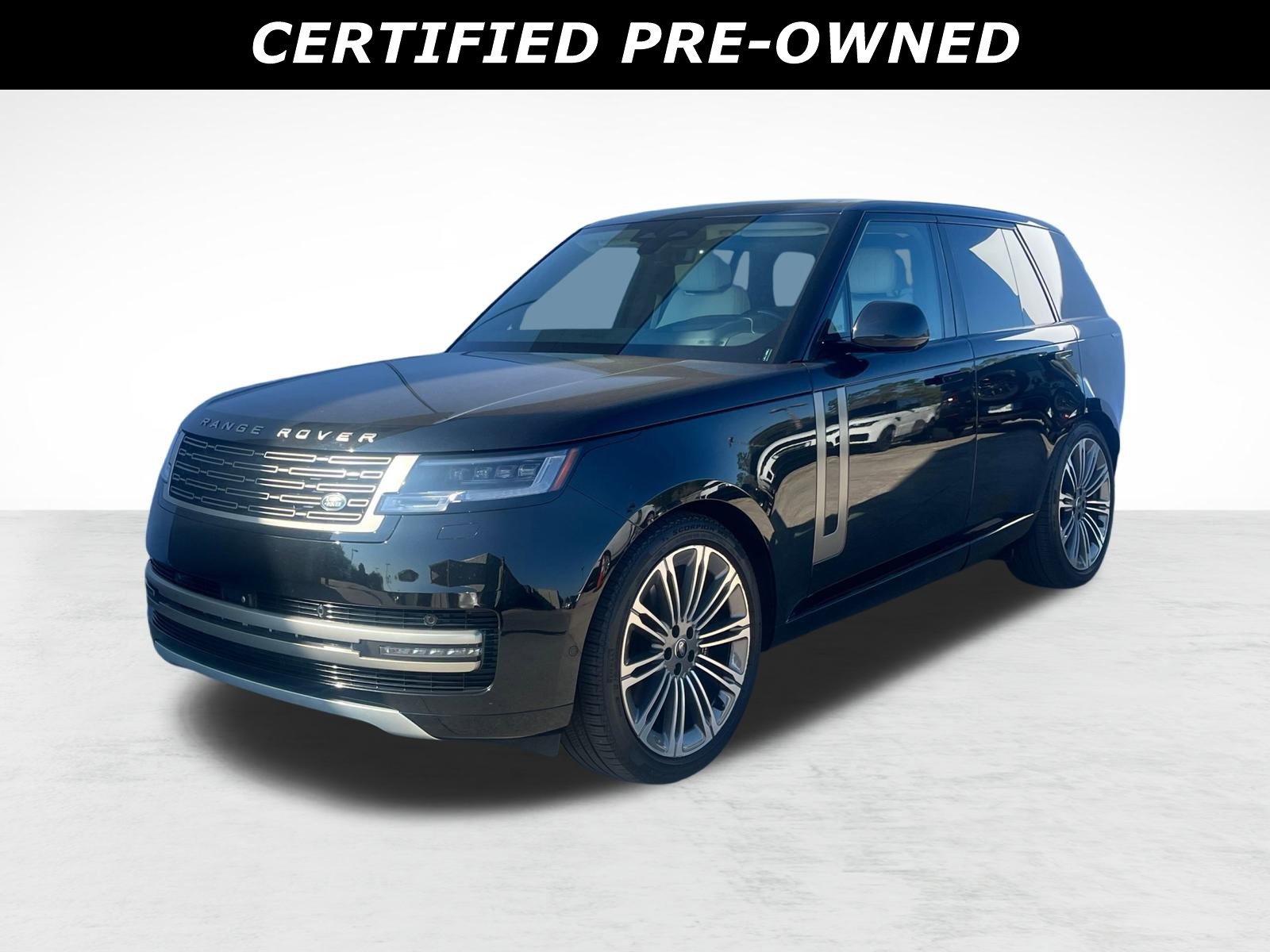 2025 Land Rover Range Rover SE's photo