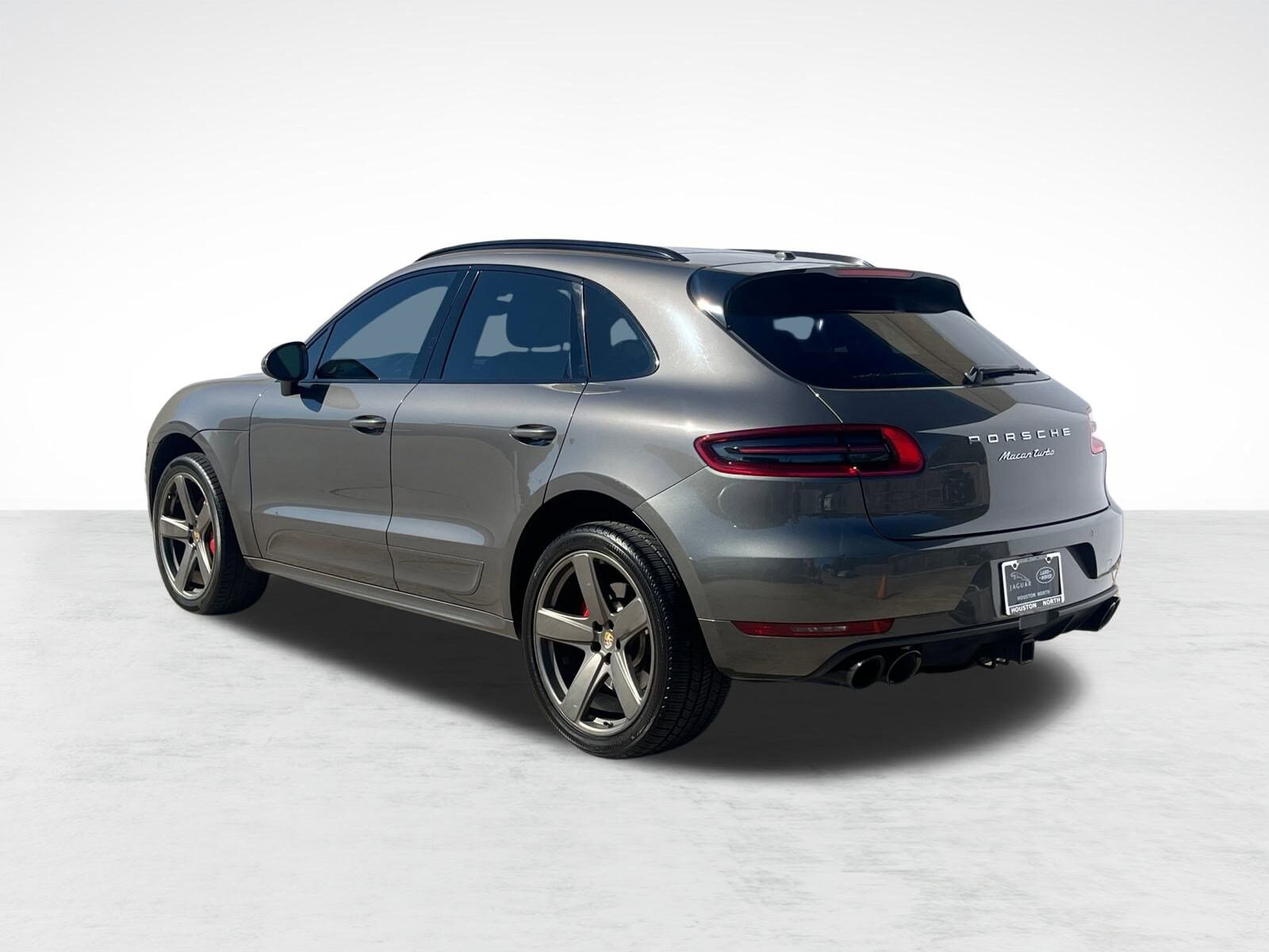 2016 Porsche Macan Turbo photo 3