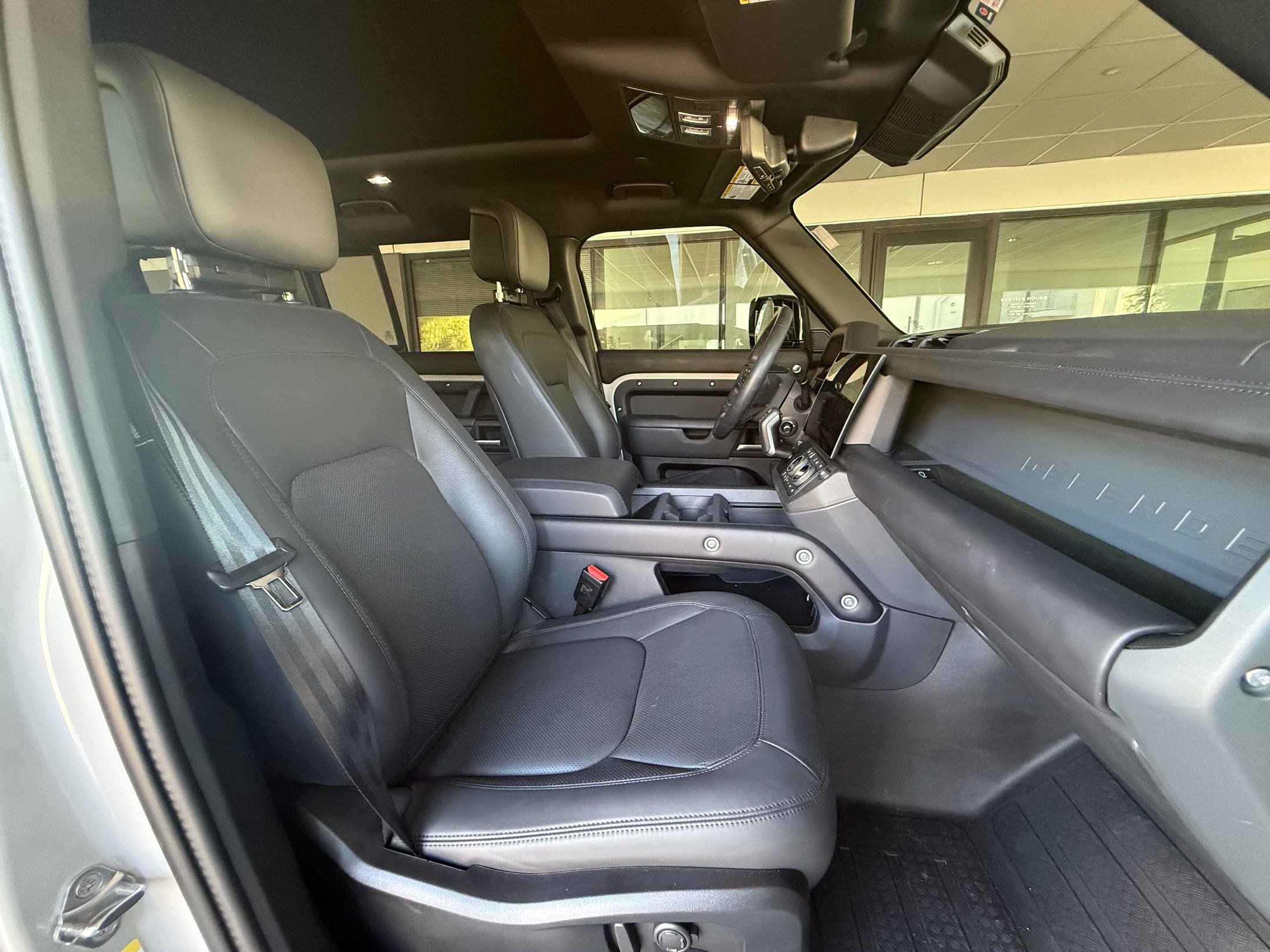 2026 Land Rover Defender X-Dynamic SE - Photo 32