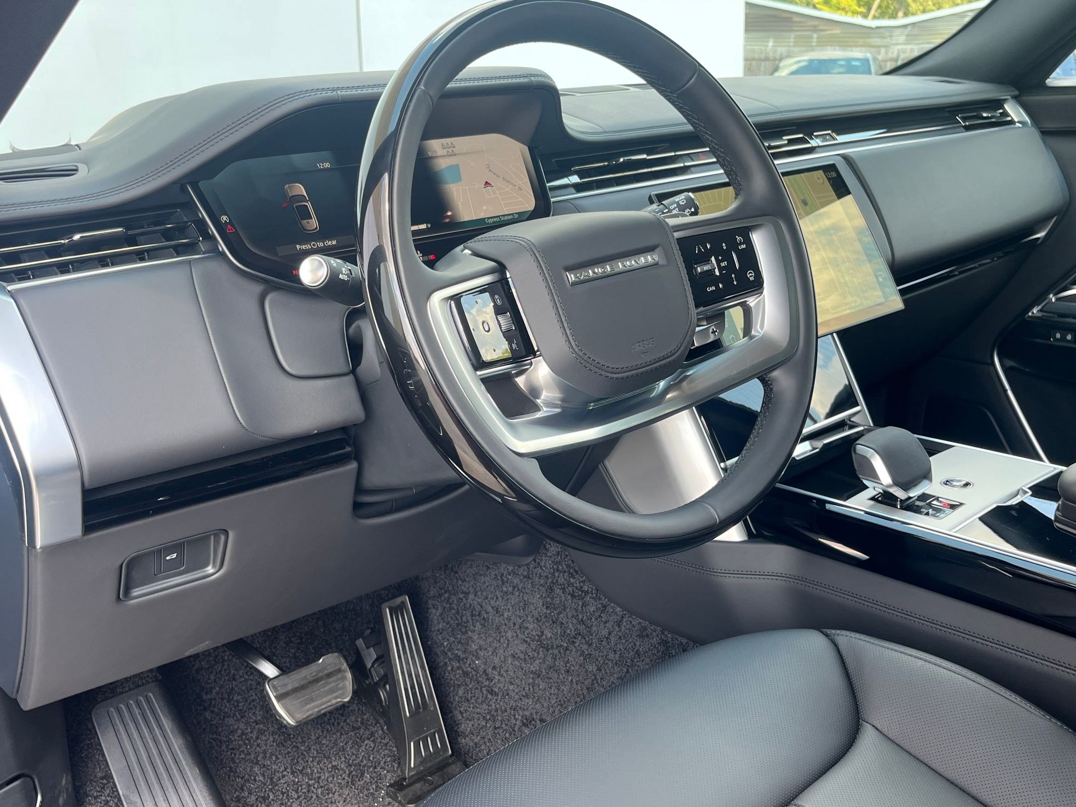 2025 Land Rover Range Rover SE photo 4