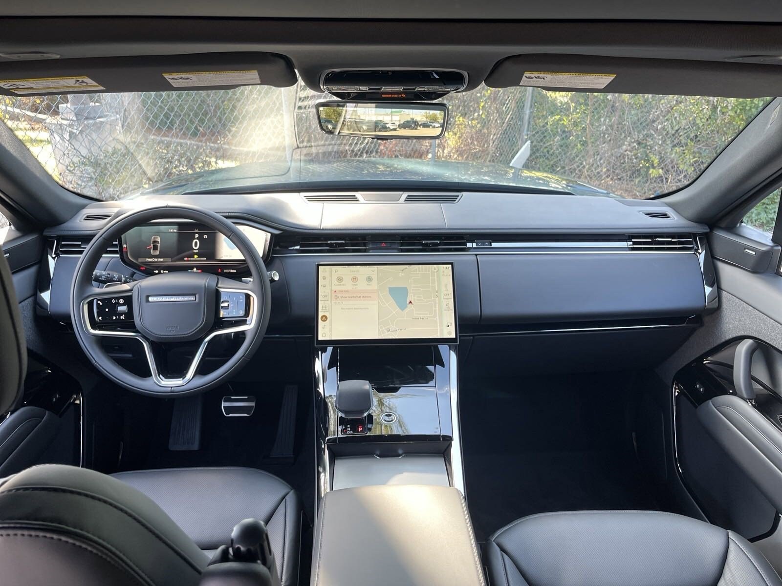 2025 Land Rover Range Rover Sport P360 SE photo 3