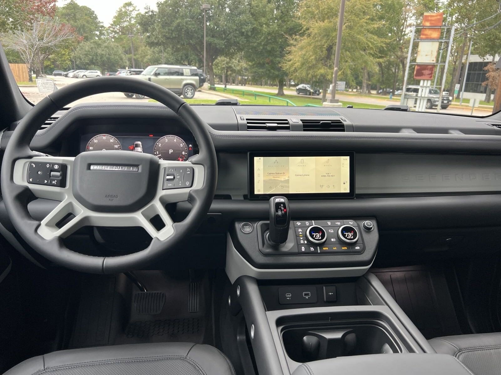 2024 Land Rover Defender S photo 4