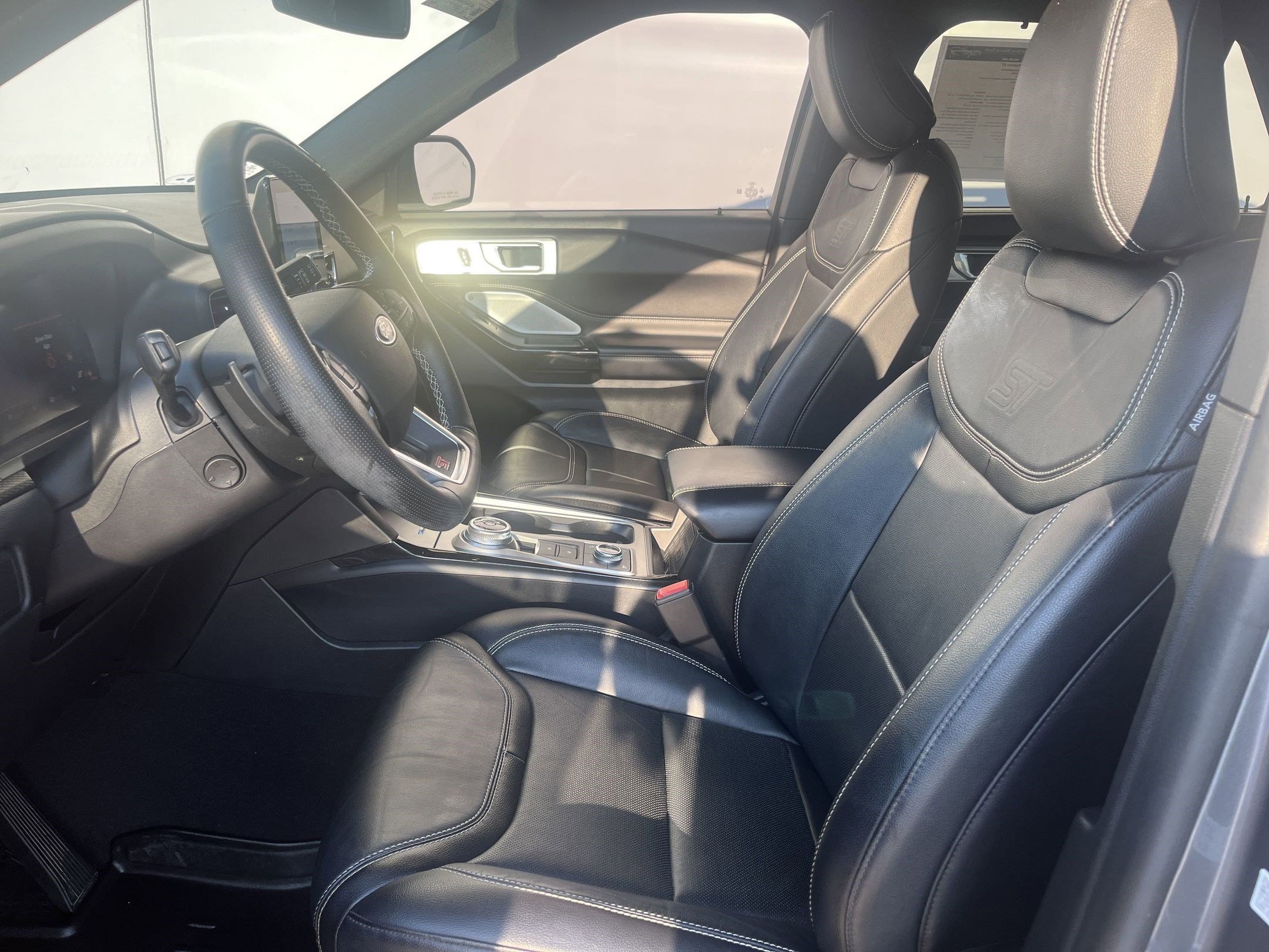 2021 Ford Explorer ST photo 4