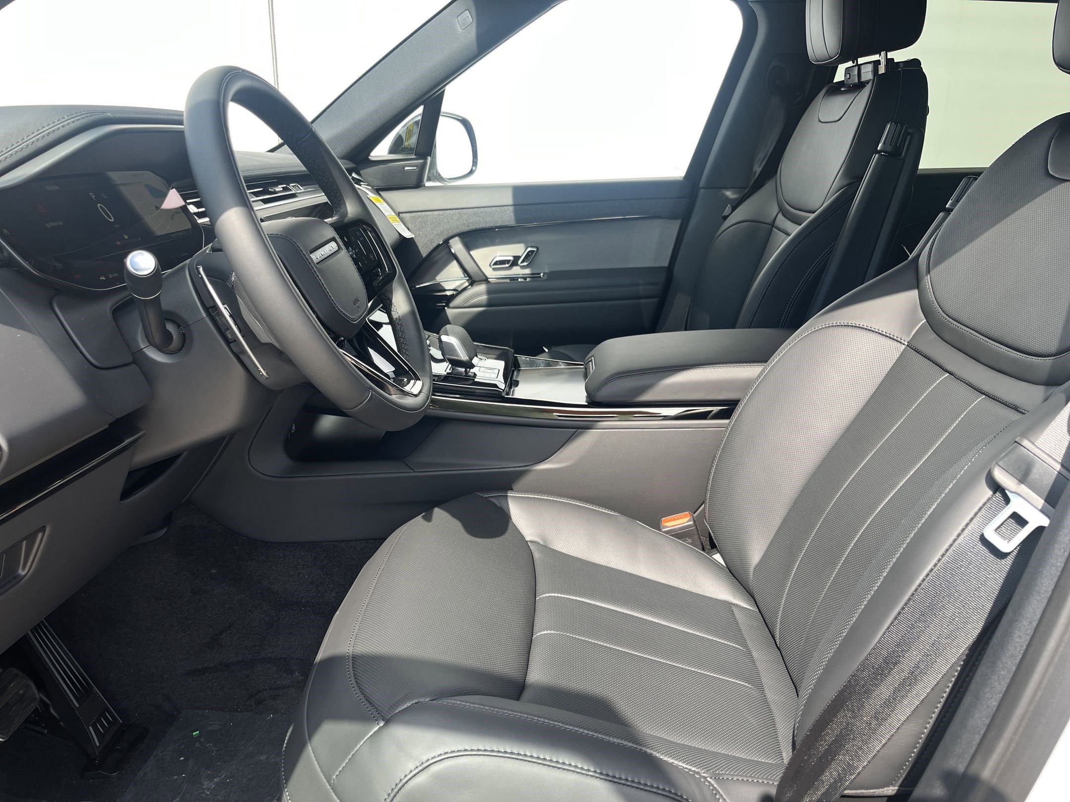 2025 Land Rover Range Rover Sport P400 Dynamic SE photo 3