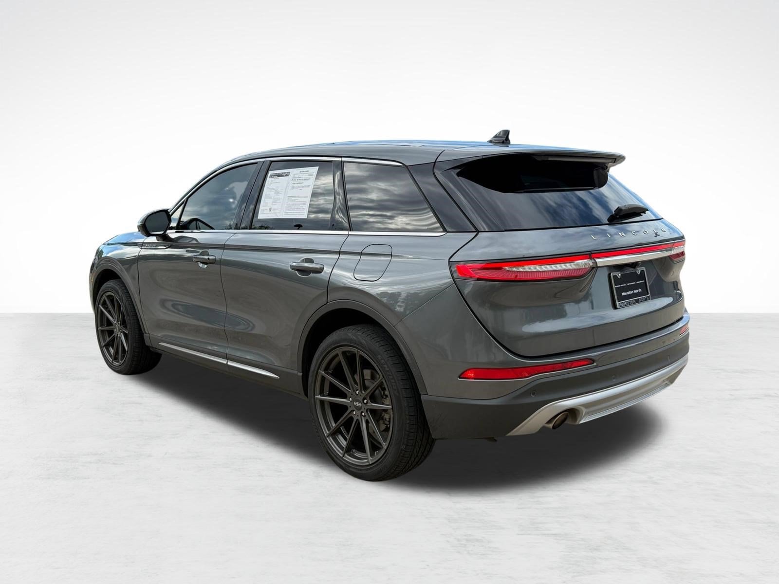 Corsair Standard SUV