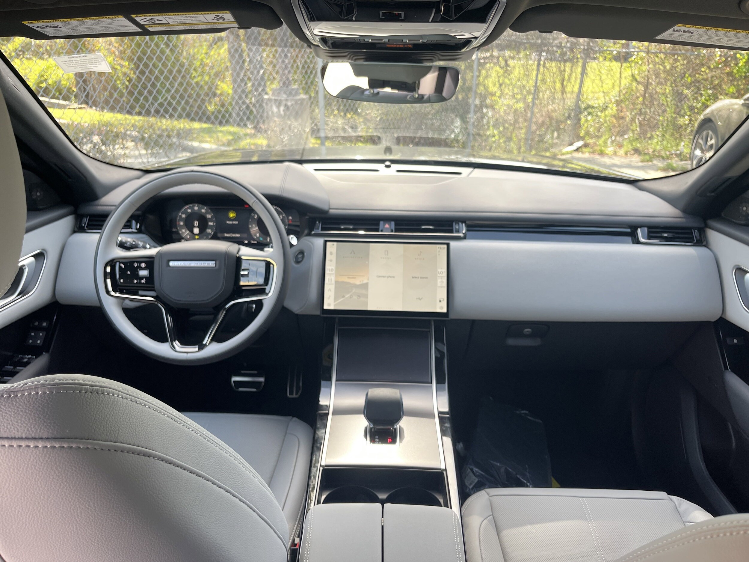 2026 Land Rover Range Rover Velar P250 Dynamic SE photo 3