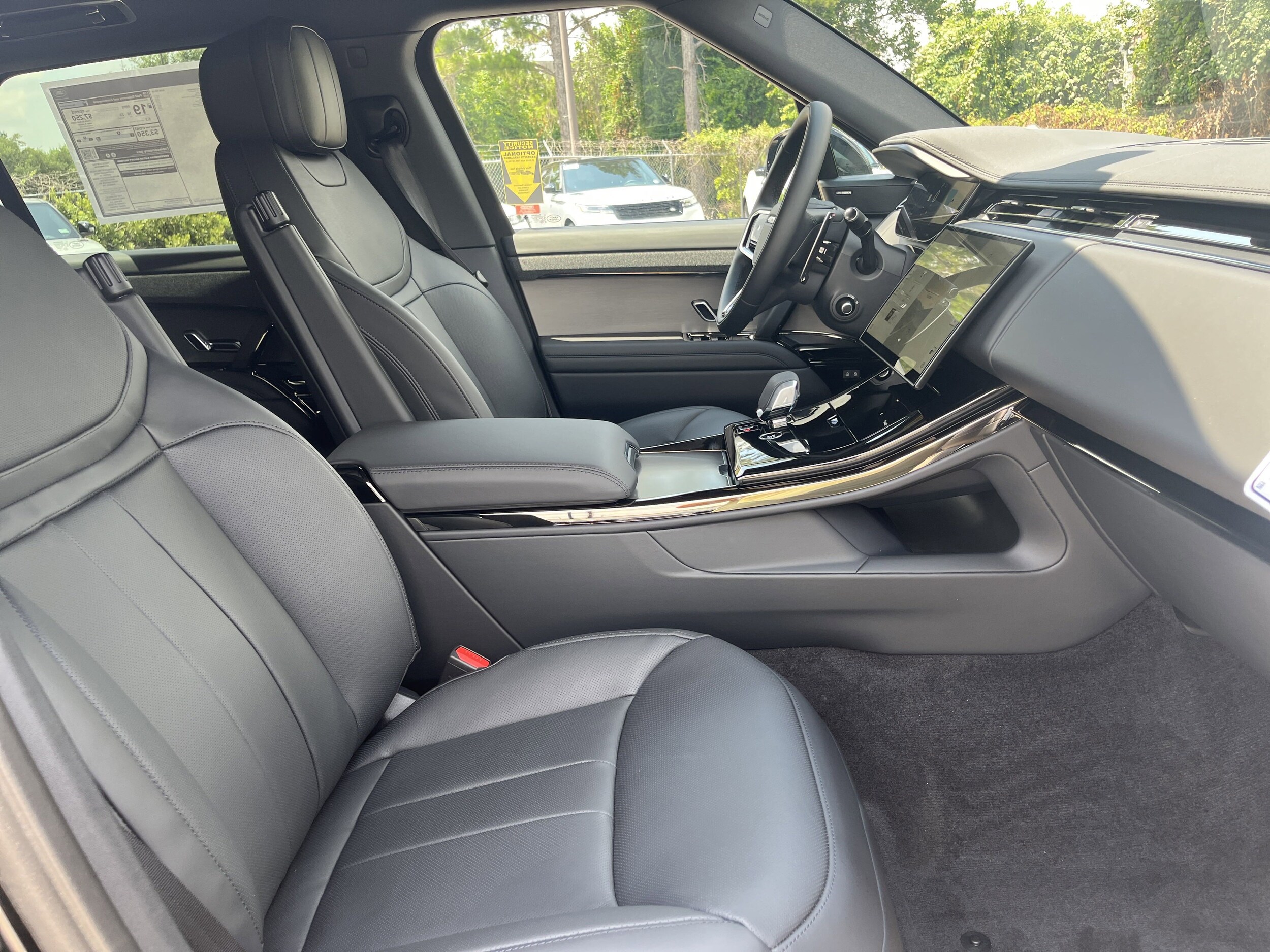 2025 Land Rover Range Rover Sport P530 Dynamic SE photo 3