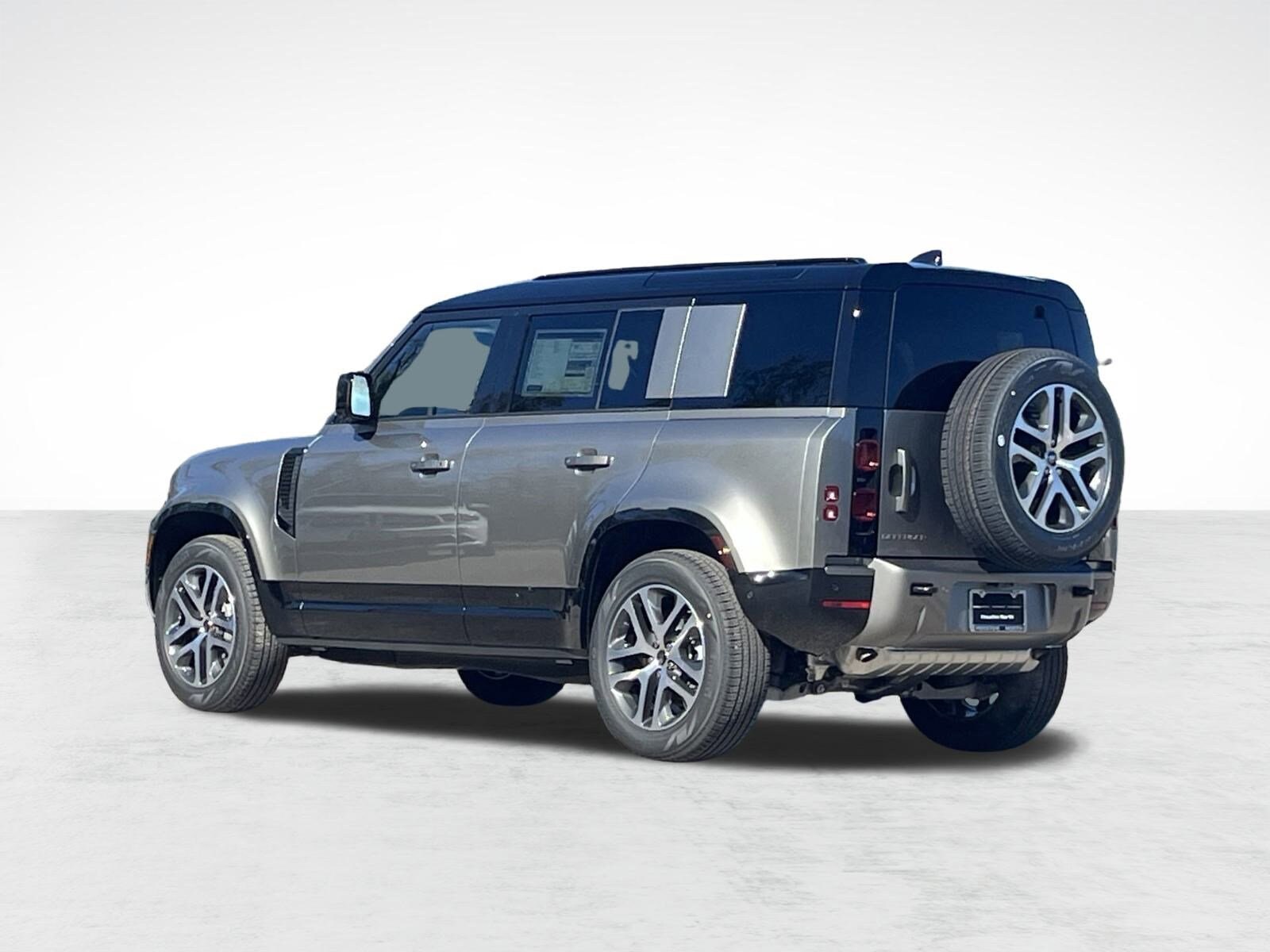 2025 Land Rover Defender 110 X-Dynamic SE photo 3