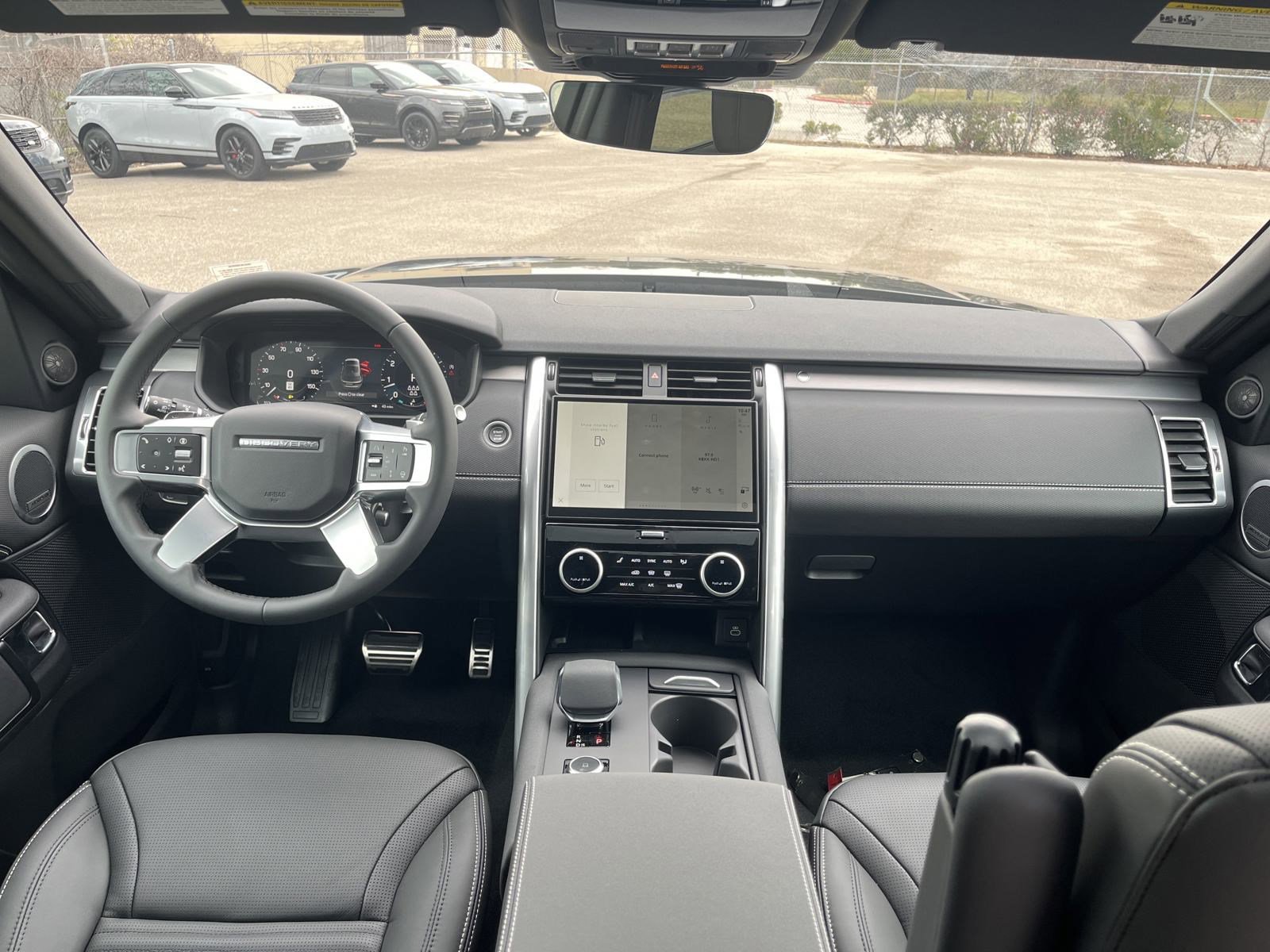 2025 Land Rover Discovery P360 Dynamic SE photo 3