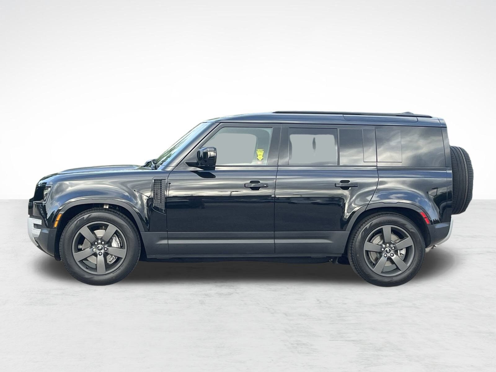 2025 Land Rover Defender 110 S photo 2
