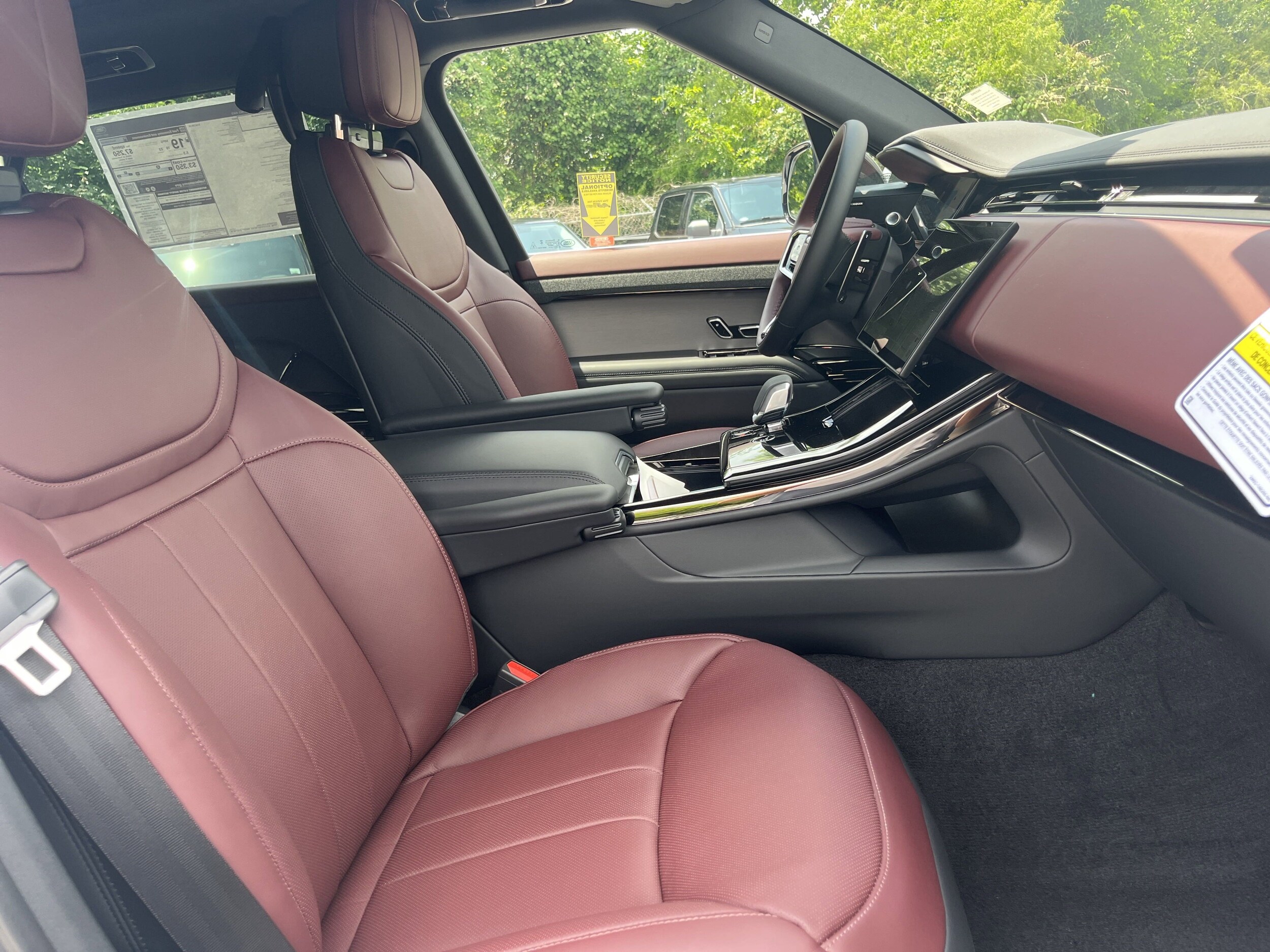 2025 Land Rover Range Rover Sport P530 Dynamic SE photo 3