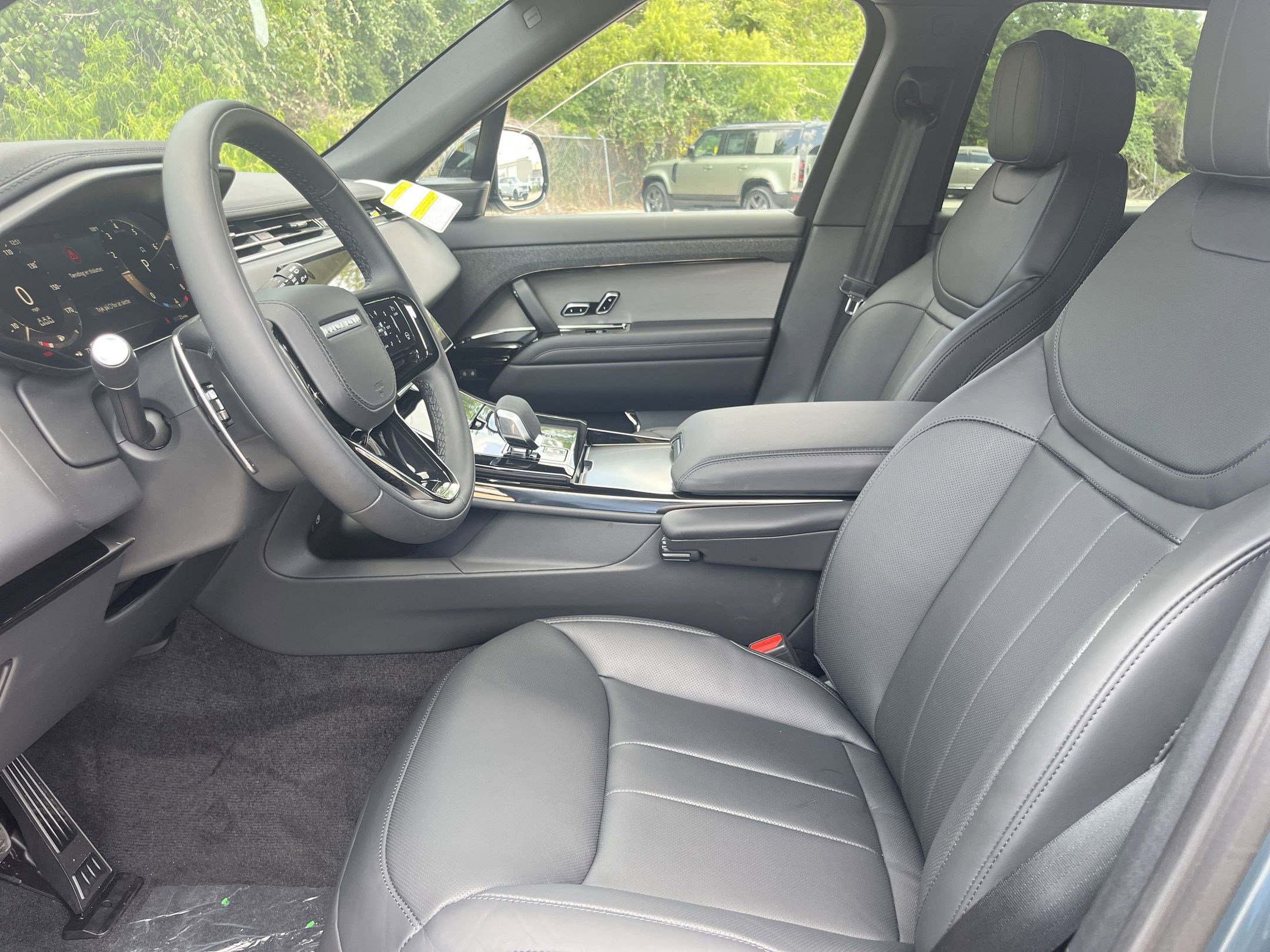 2025 Land Rover Range Rover Sport P530 Dynamic SE photo 4