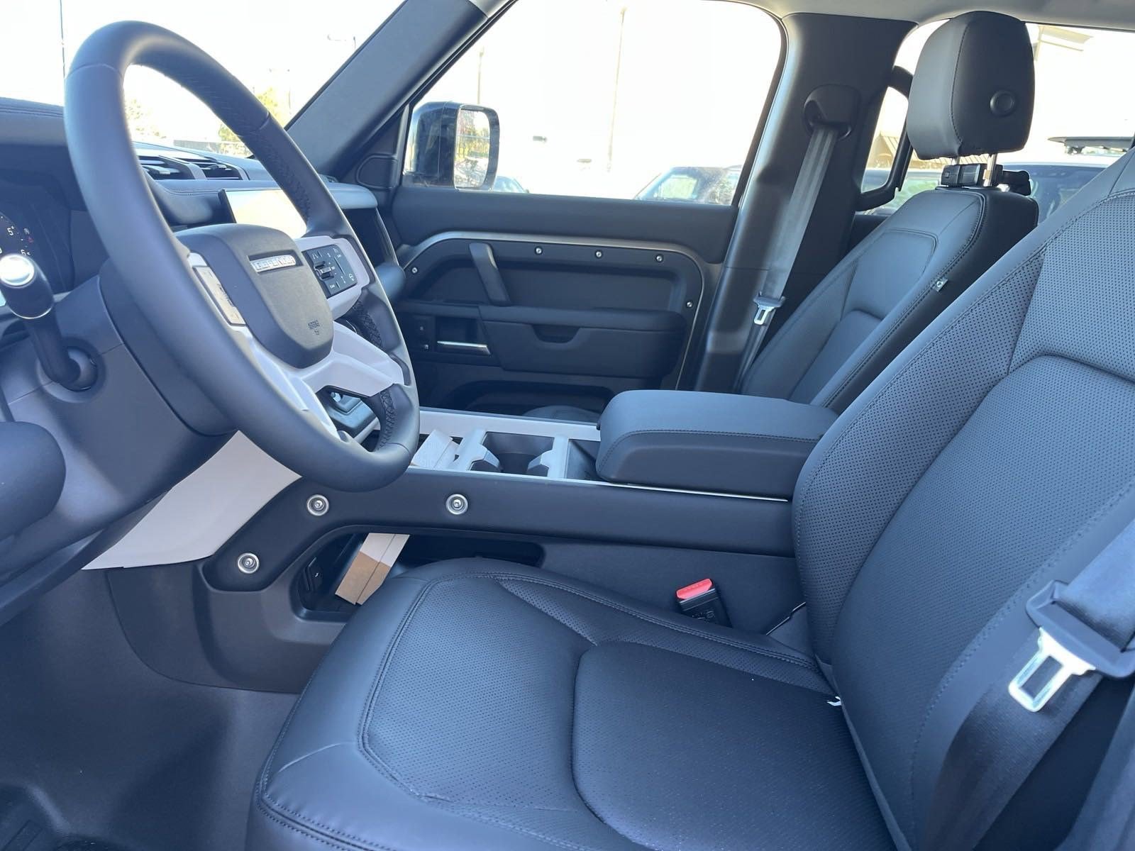 2025 Land Rover Defender 110 X-Dynamic SE photo 4