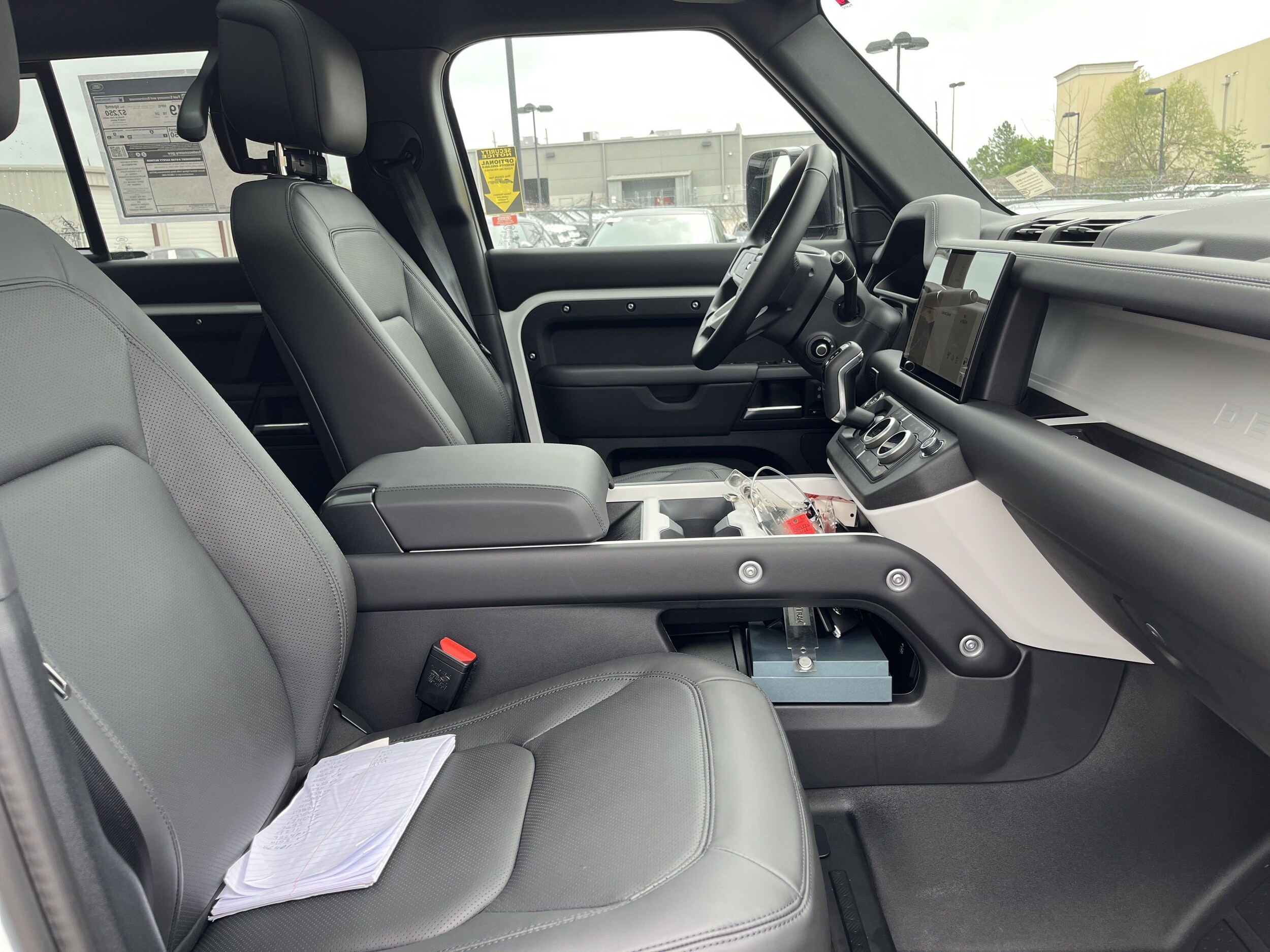 2025 Land Rover Defender 110 S photo 3