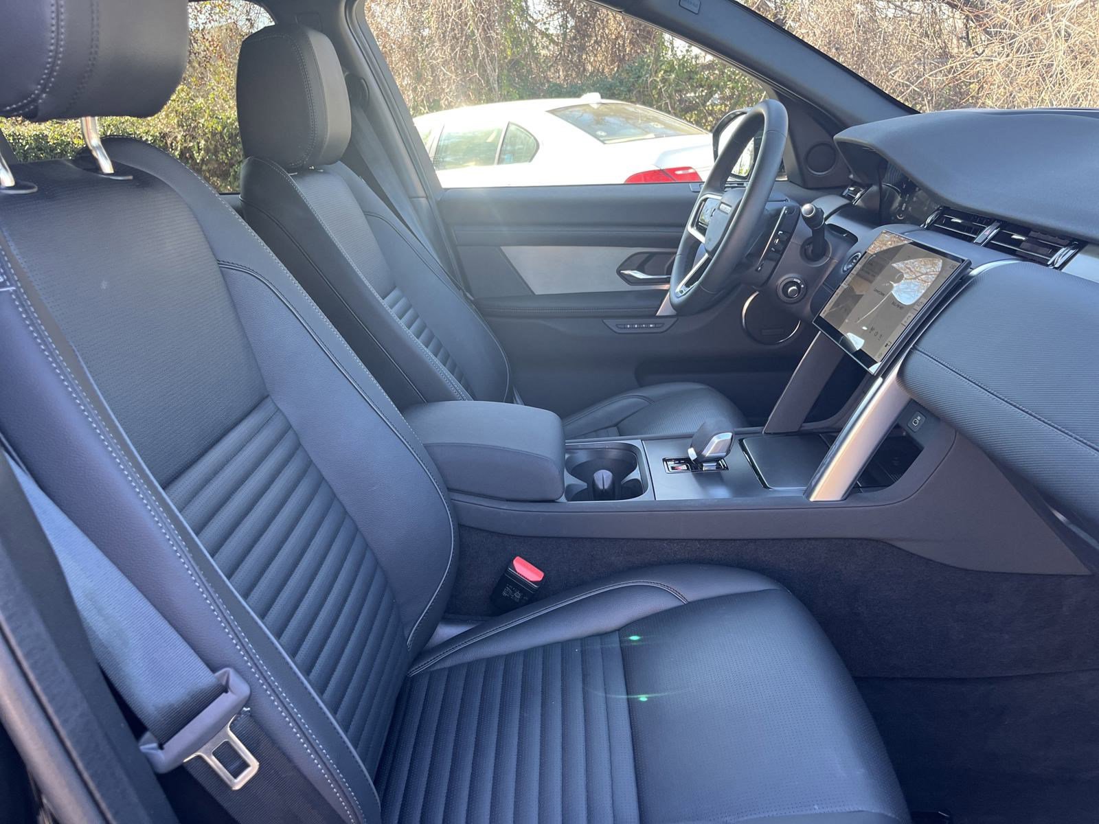 2025 Land Rover Discovery Sport Dynamic SE photo 3