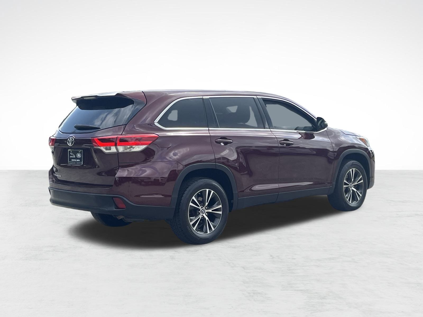 Used 2019 Toyota Highlander LE with VIN 5TDZARFH7KS055552 for sale in Houston, TX