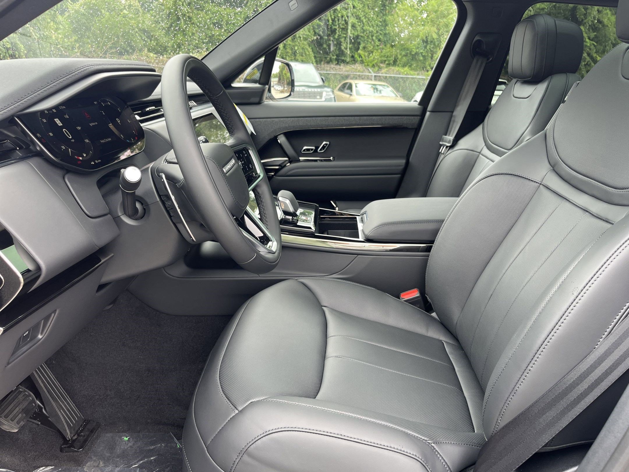 2025 Land Rover Range Rover Sport P360 SE photo 3