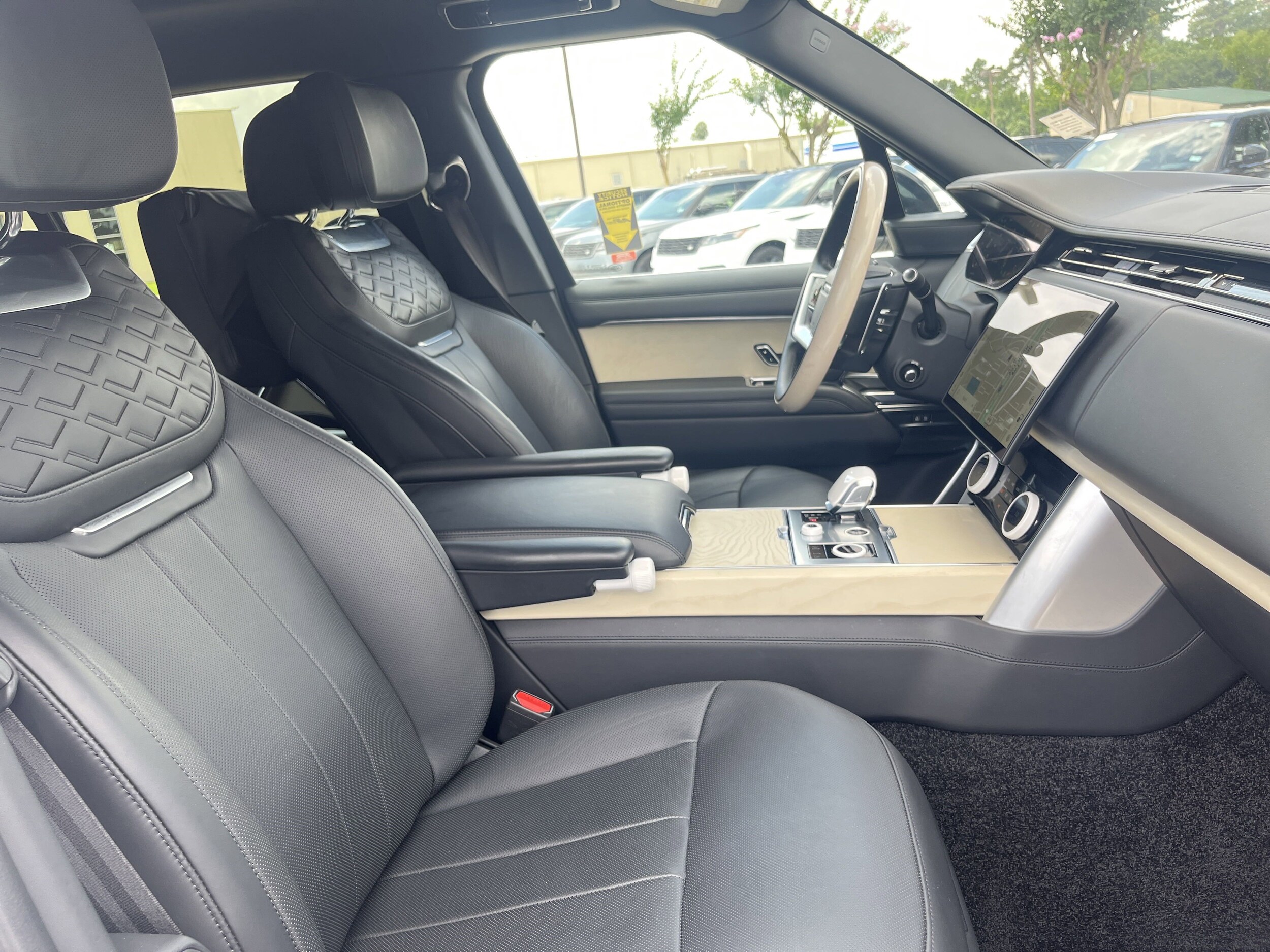 2023 Land Rover Range Rover SV photo 3