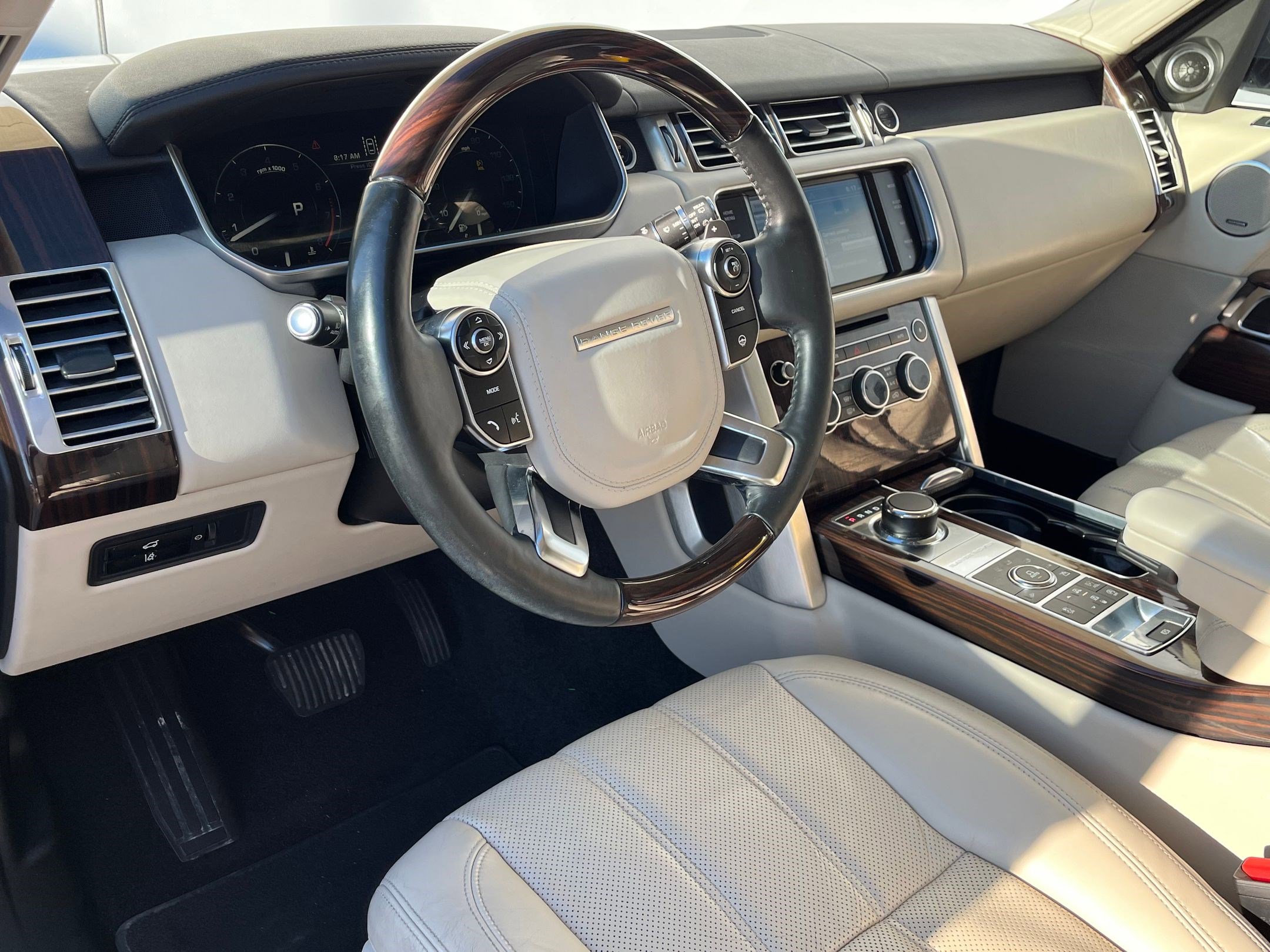 2014 Land Rover Range Rover SuperCharged HSE photo 4