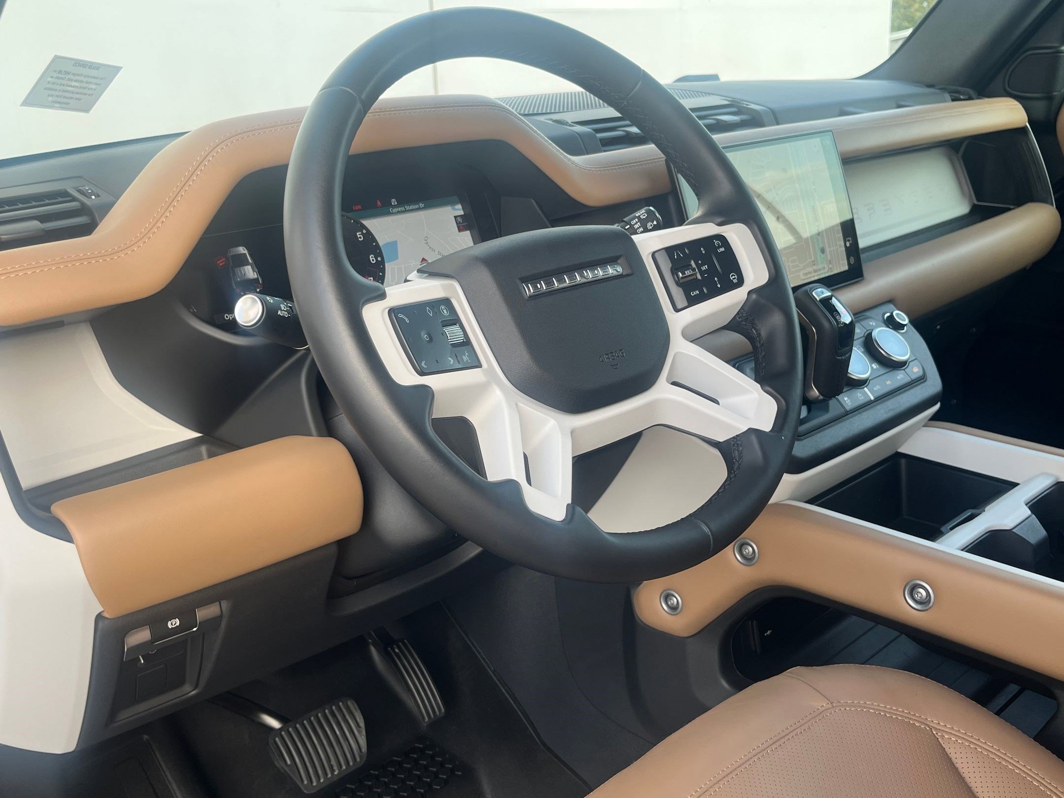 2025 Land Rover Defender 110 X-Dynamic SE photo 4