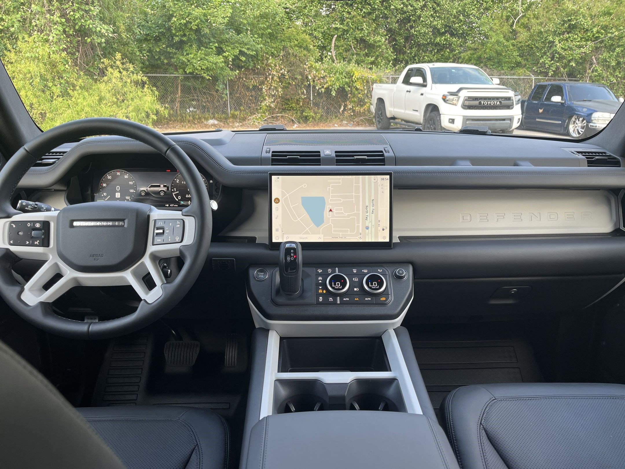 2025 Land Rover Defender 110 S photo 4
