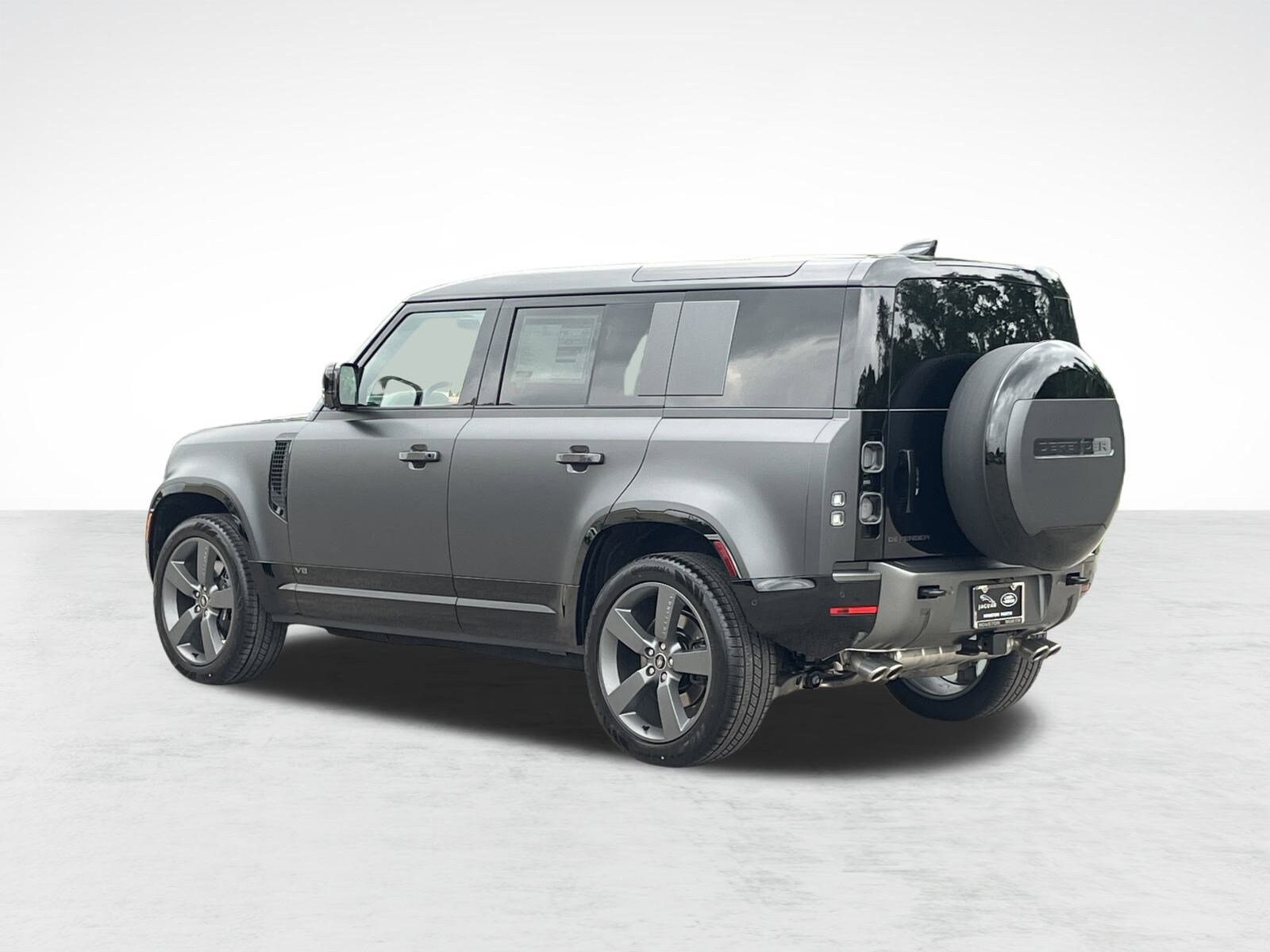 2025 Land Rover Defender 110 V8 photo 3