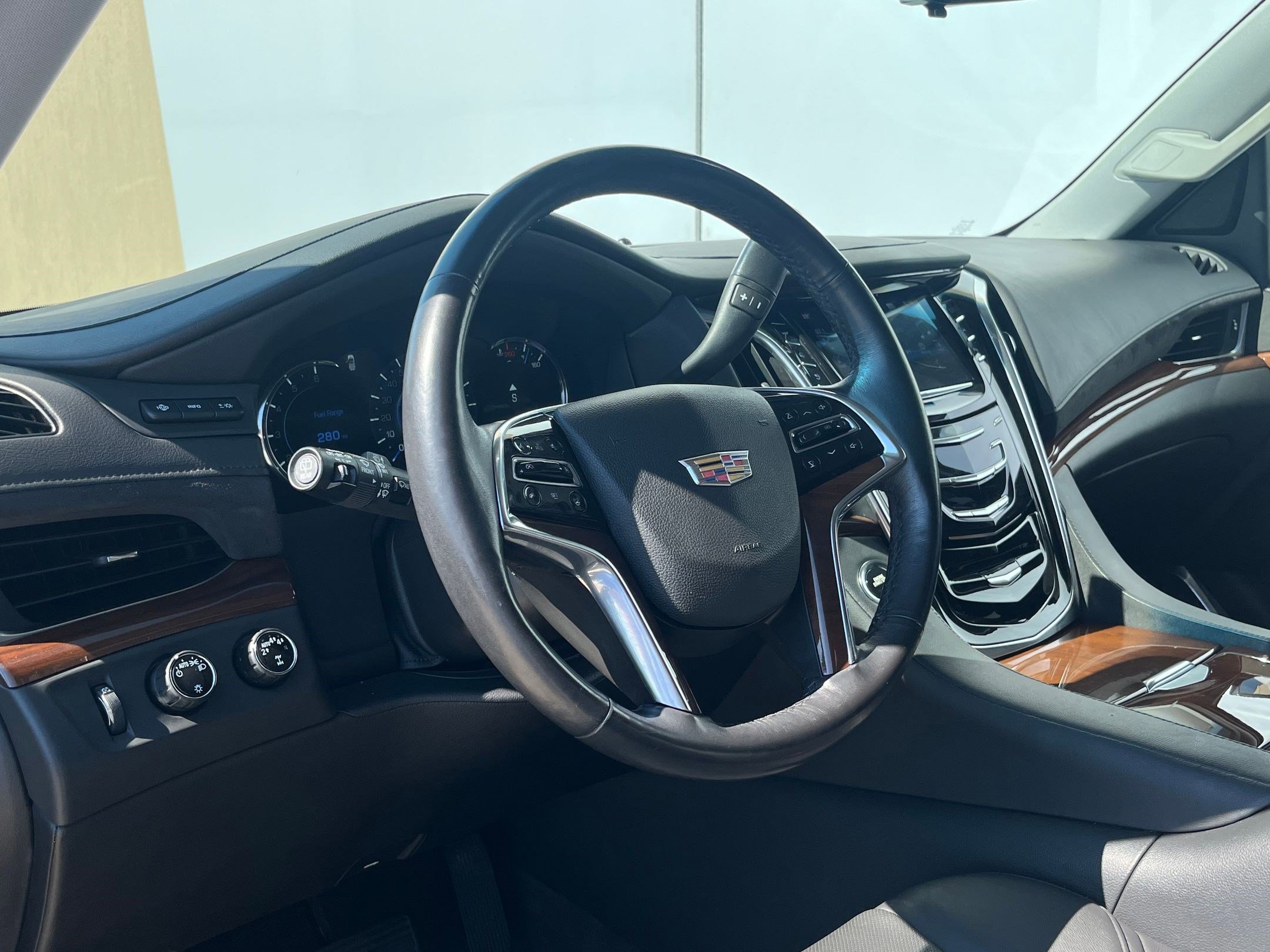 2020 Cadillac Escalade Luxury photo 4
