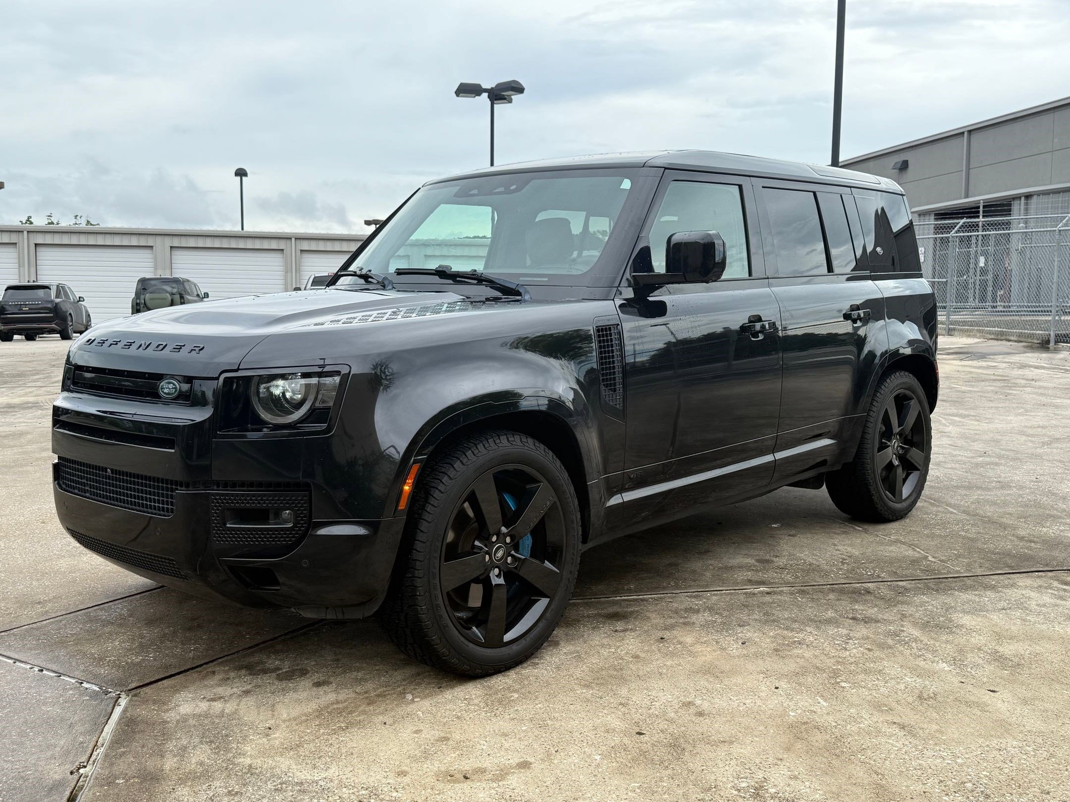 2022 Land Rover Defender's photo