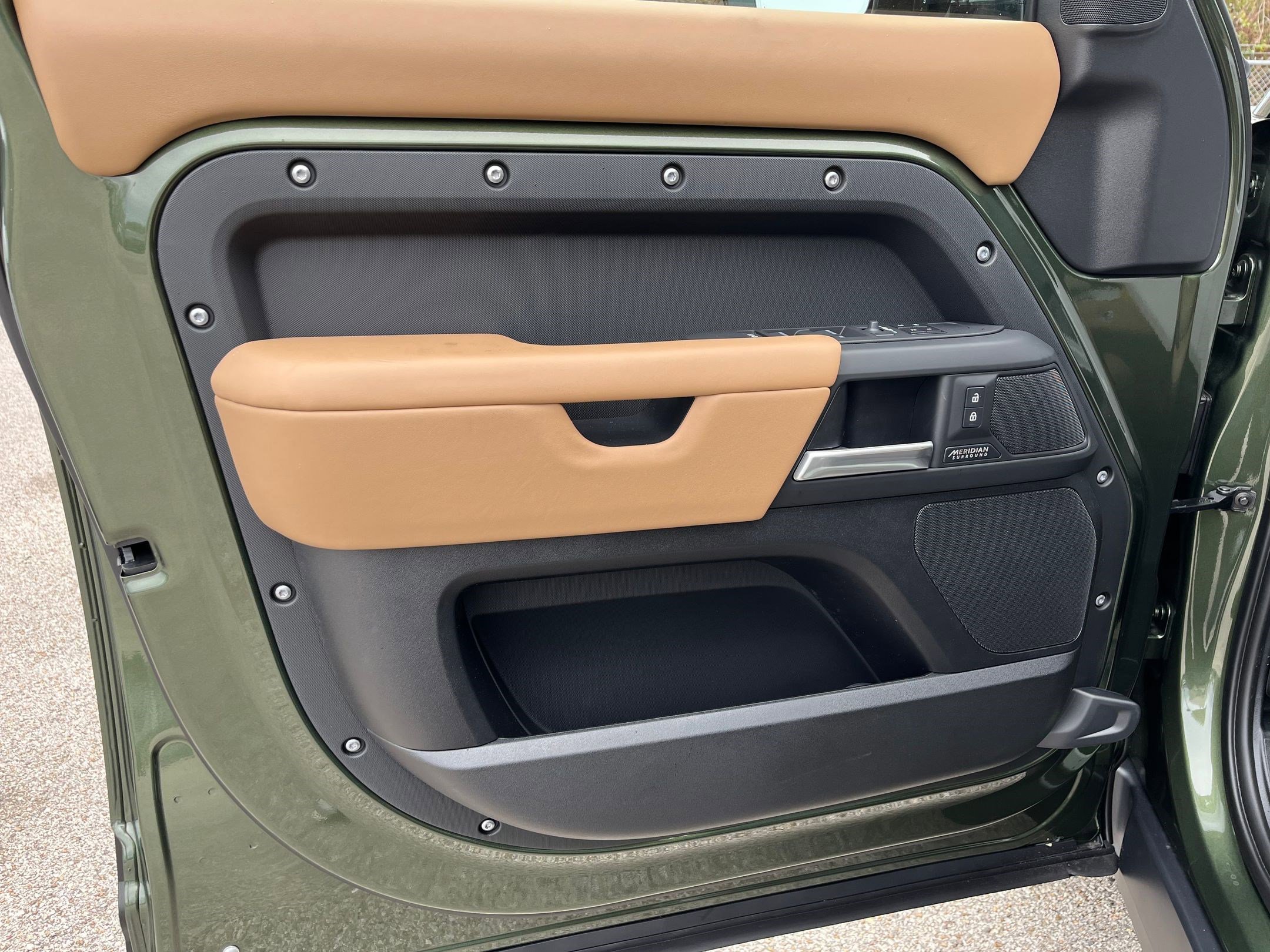 2026 Land Rover Defender X-Dynamic SE - Photo 11