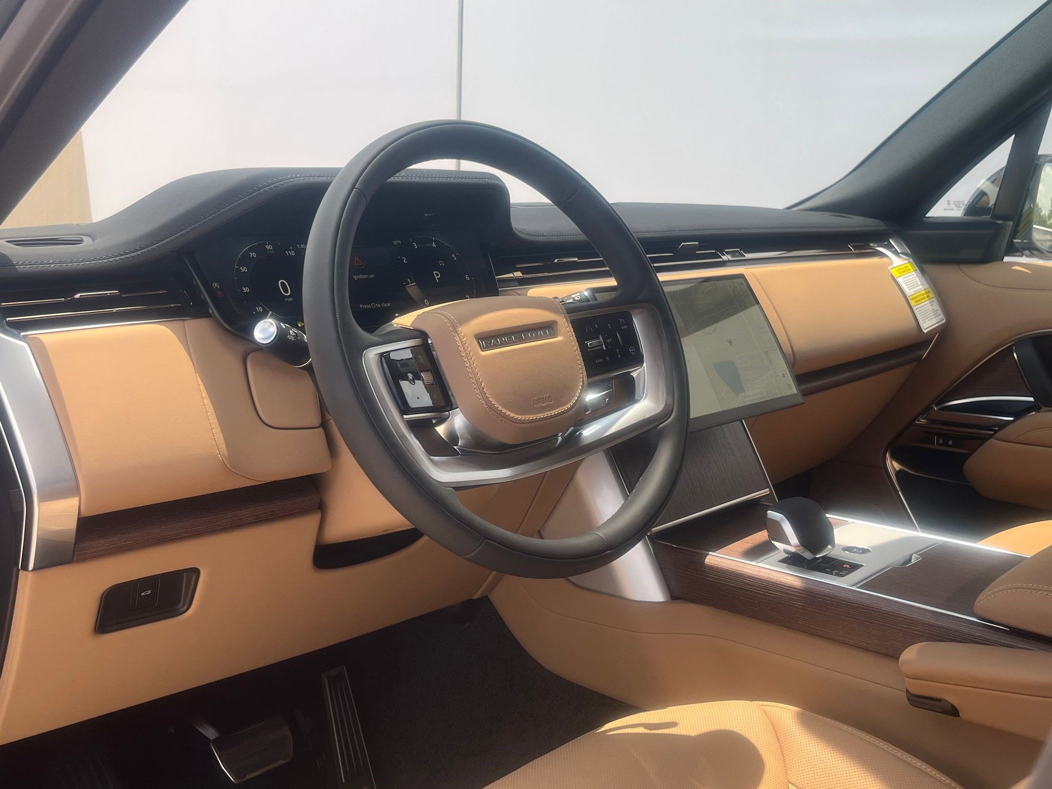 2025 Land Rover Range Rover SE photo 2