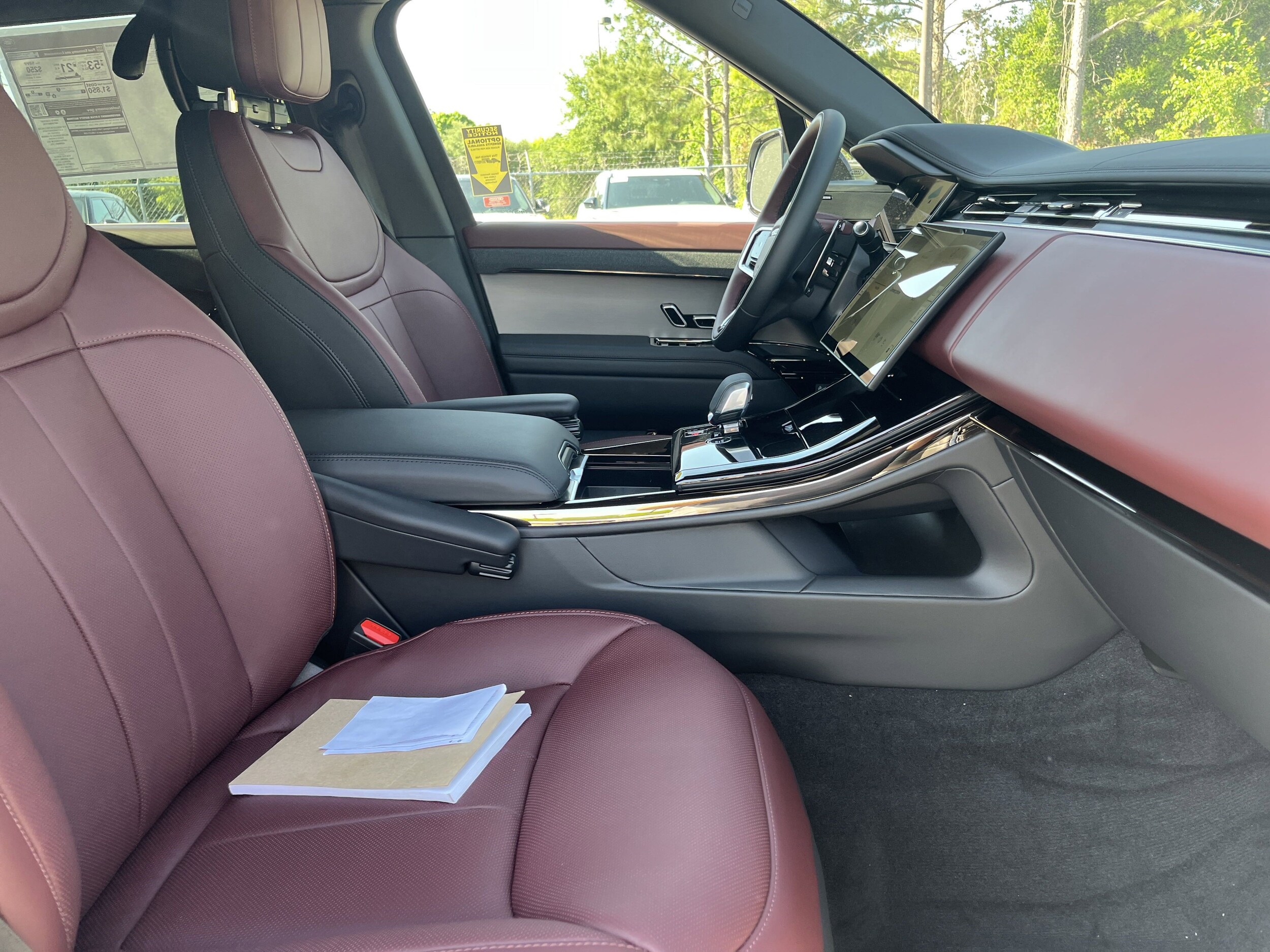 2025 Land Rover Range Rover Sport SE photo 4
