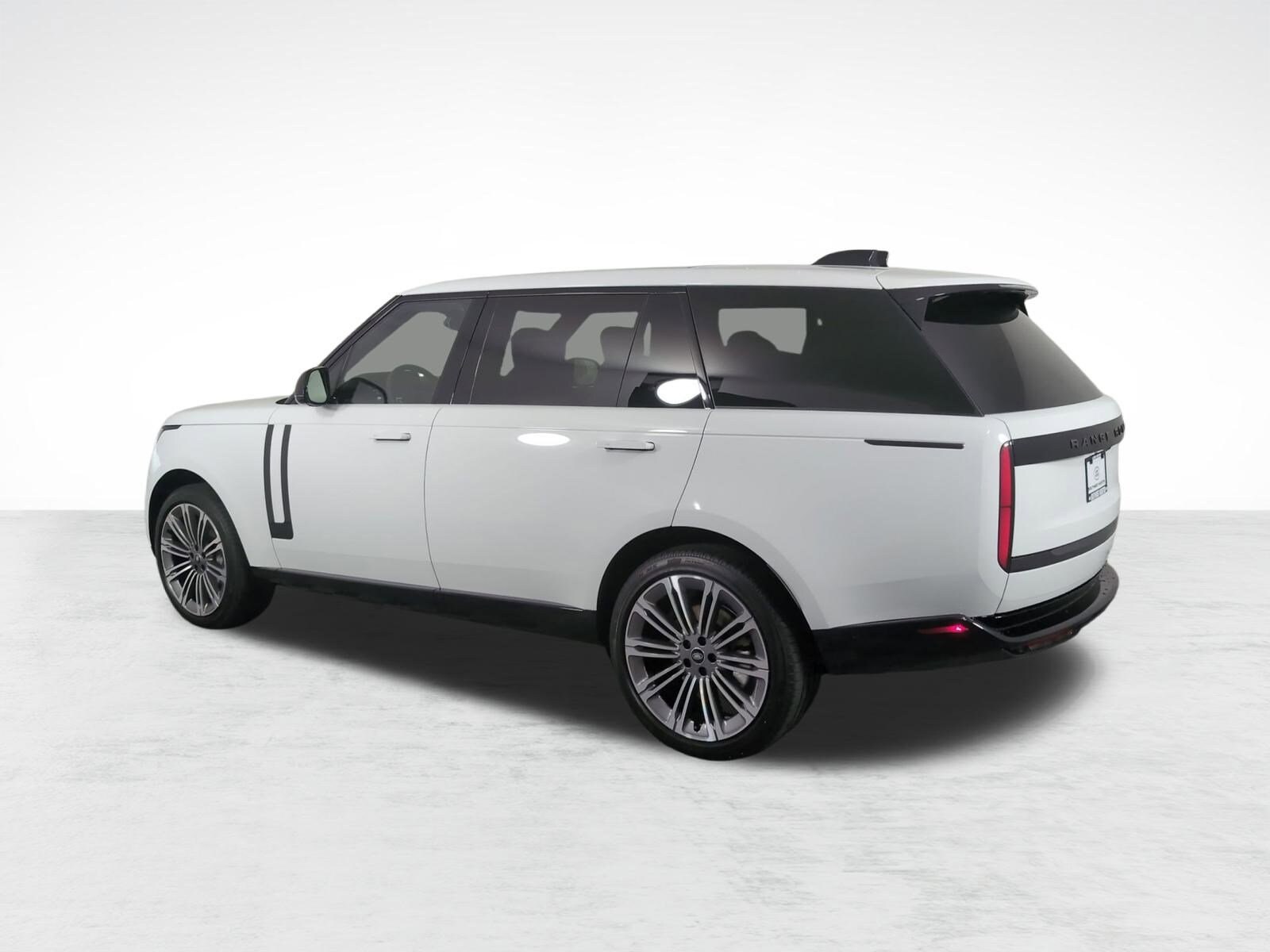 2025 Land Rover Range Rover SE photo 2