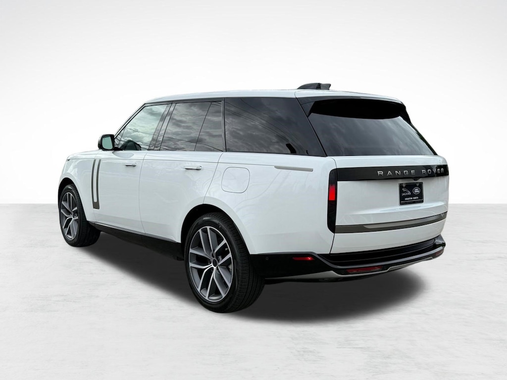 New 2026 Land Rover Range Rover P550e SE SUV