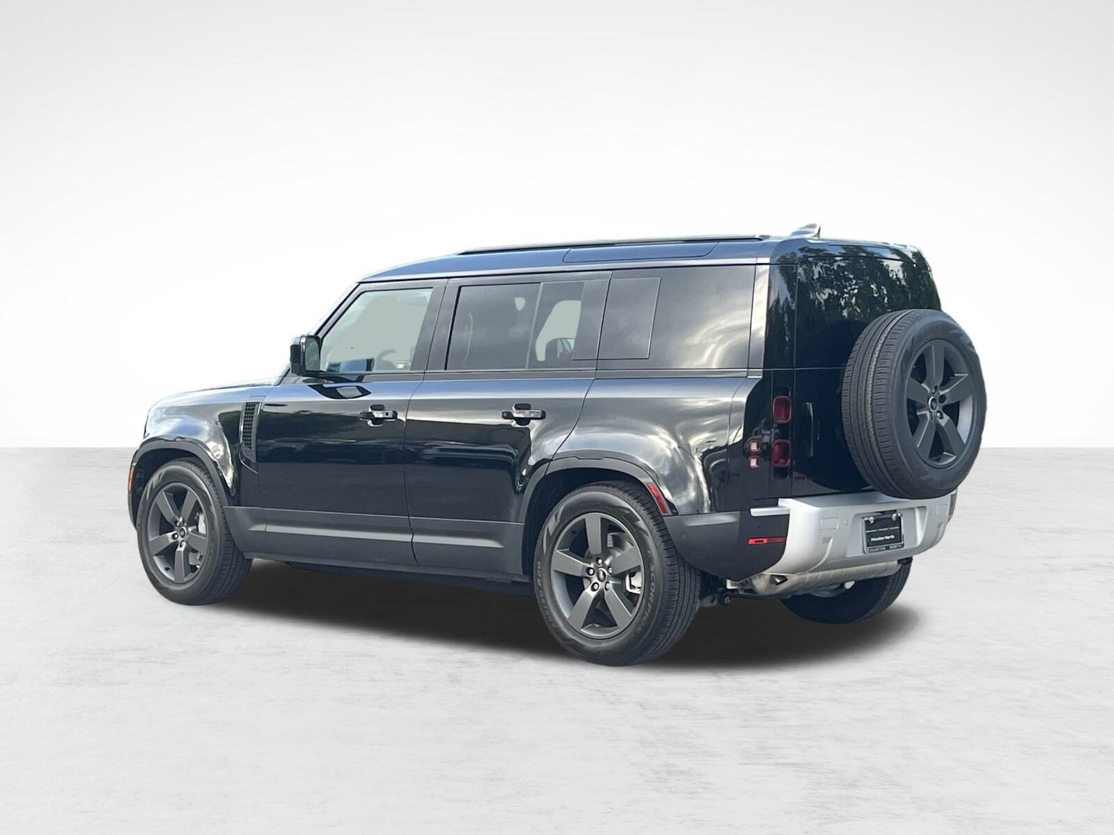 2025 Land Rover Defender 110 S photo 3