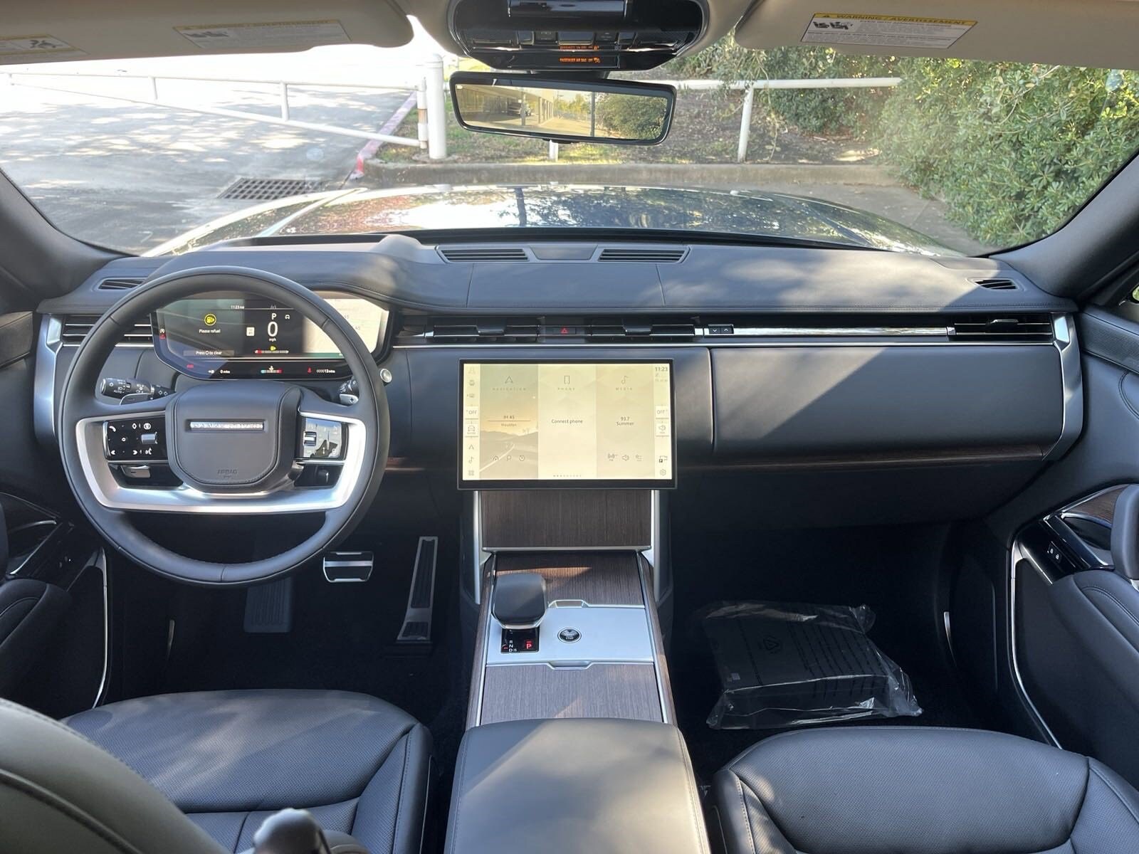 2025 Land Rover Range Rover SE photo 3