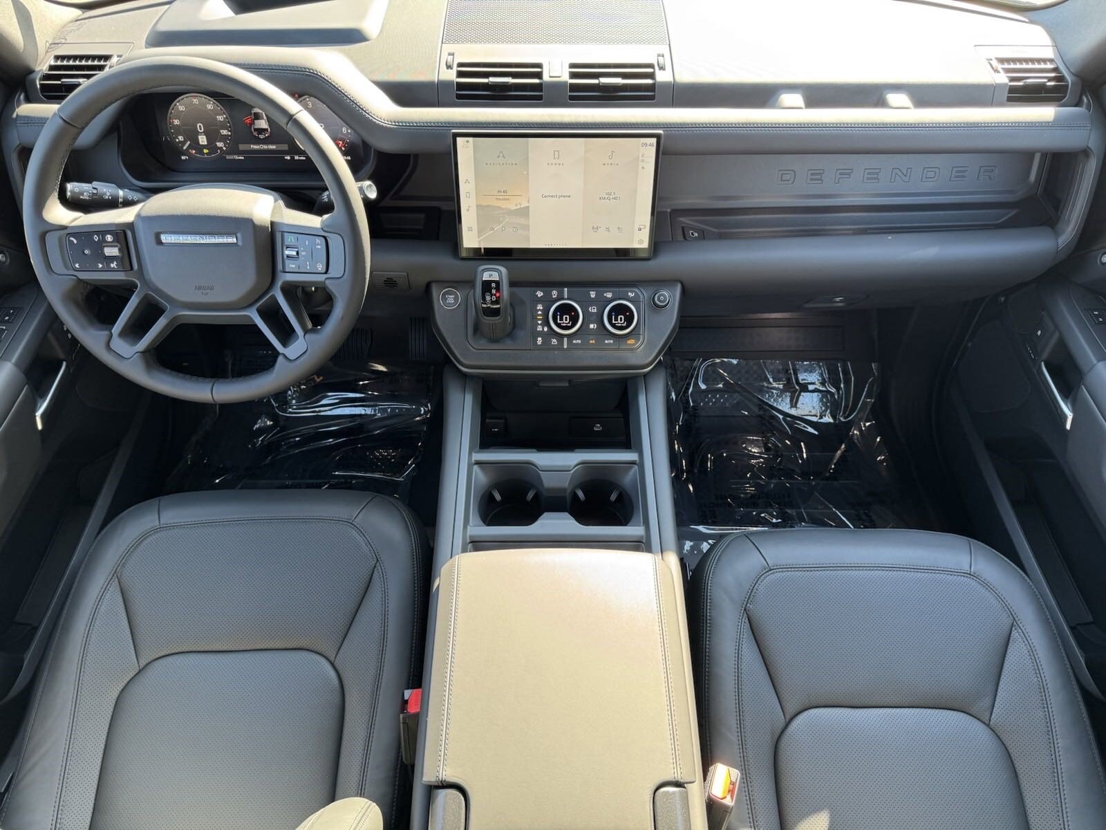 2025 Land Rover Defender 110 S photo 3