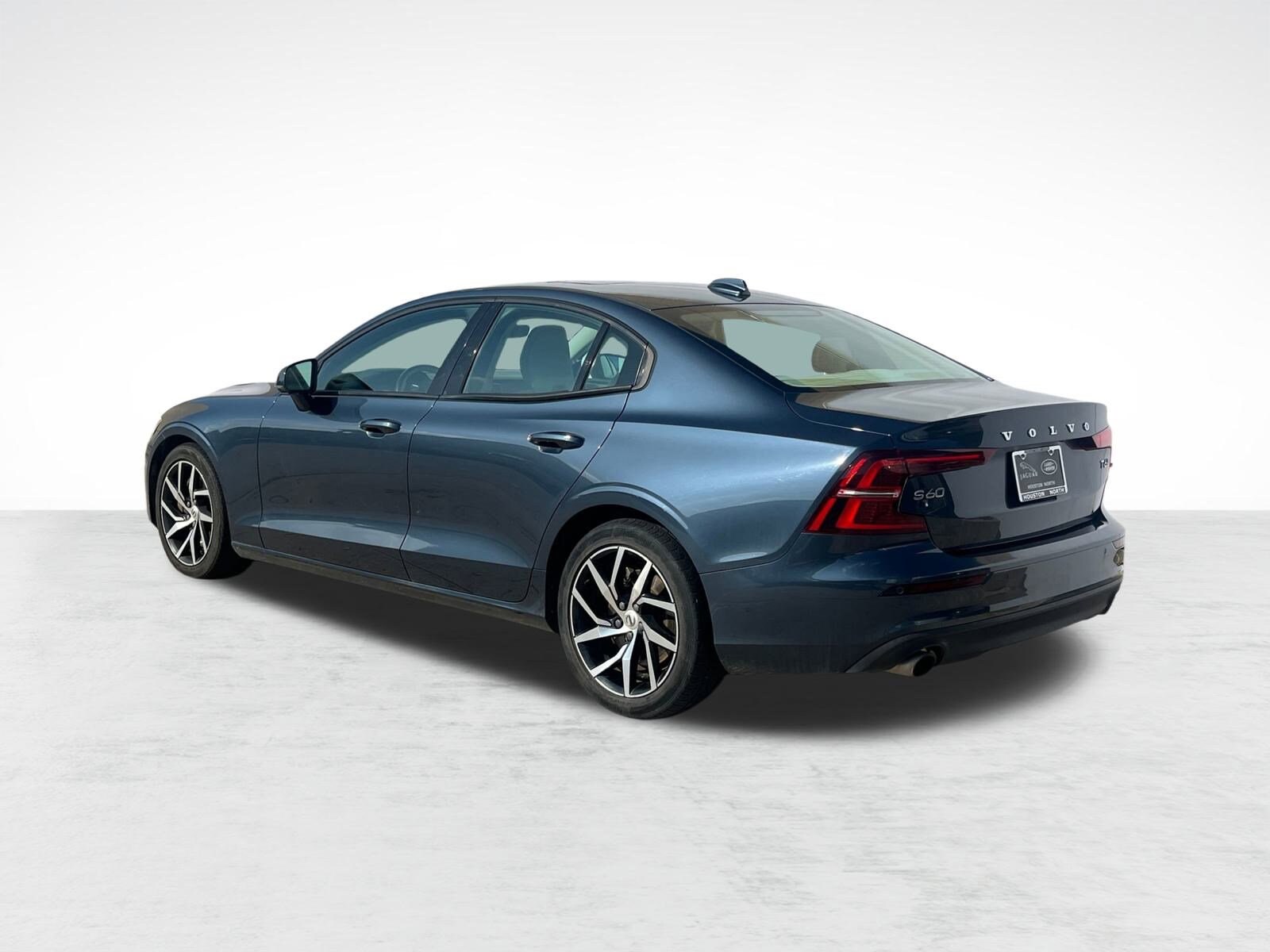 2020 Volvo S60 T6 Momentum photo 3
