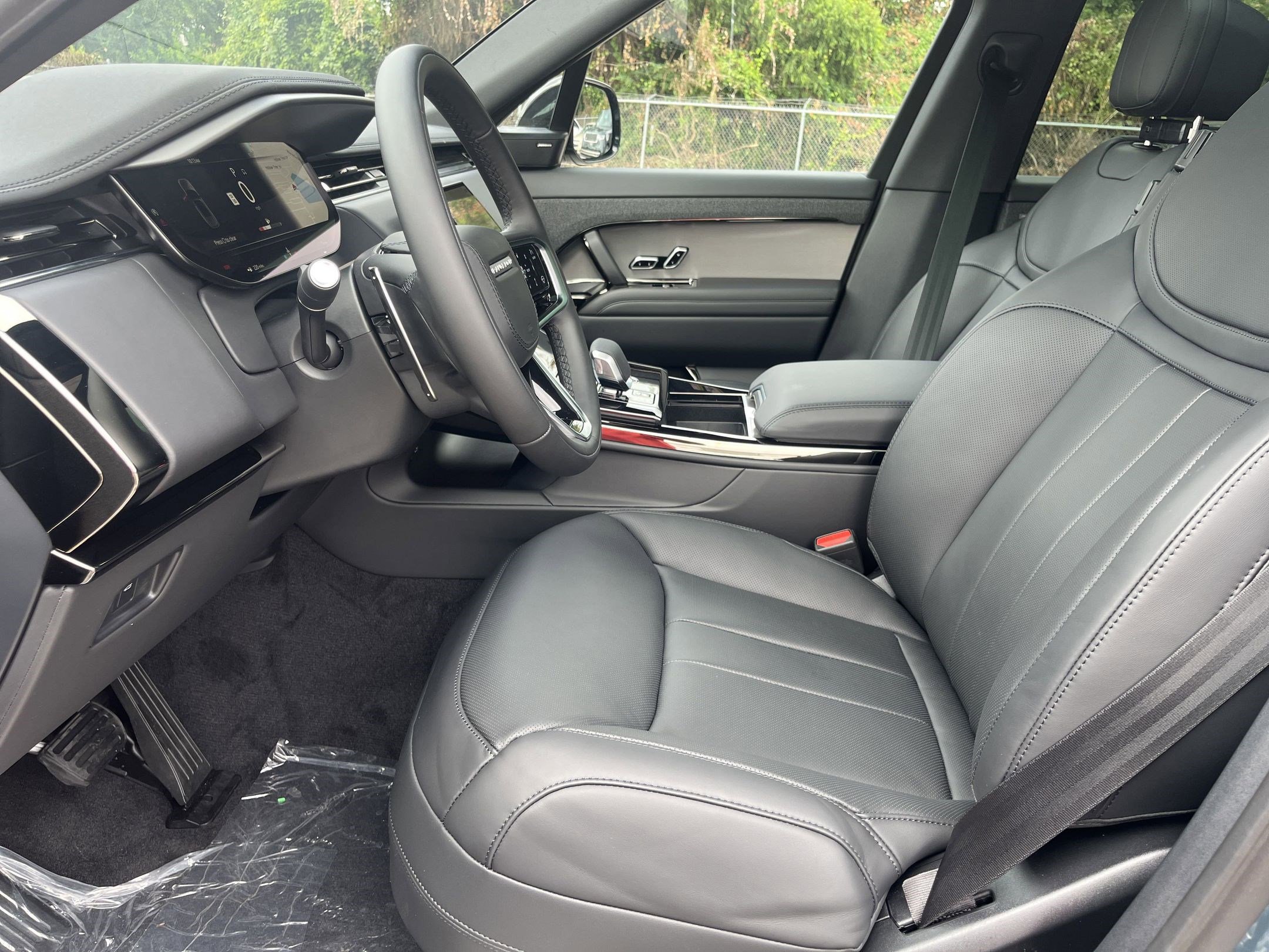 2025 Land Rover Range Rover Sport P360 SE photo 4