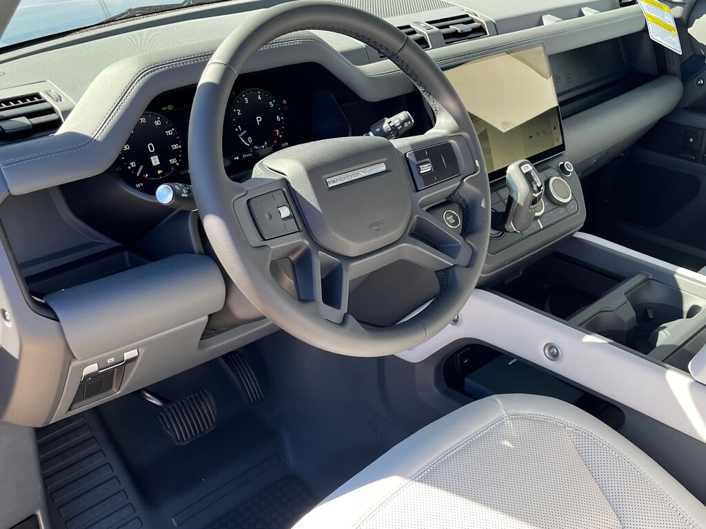 New 2026 Land Rover Range Rover P400 SE SUV