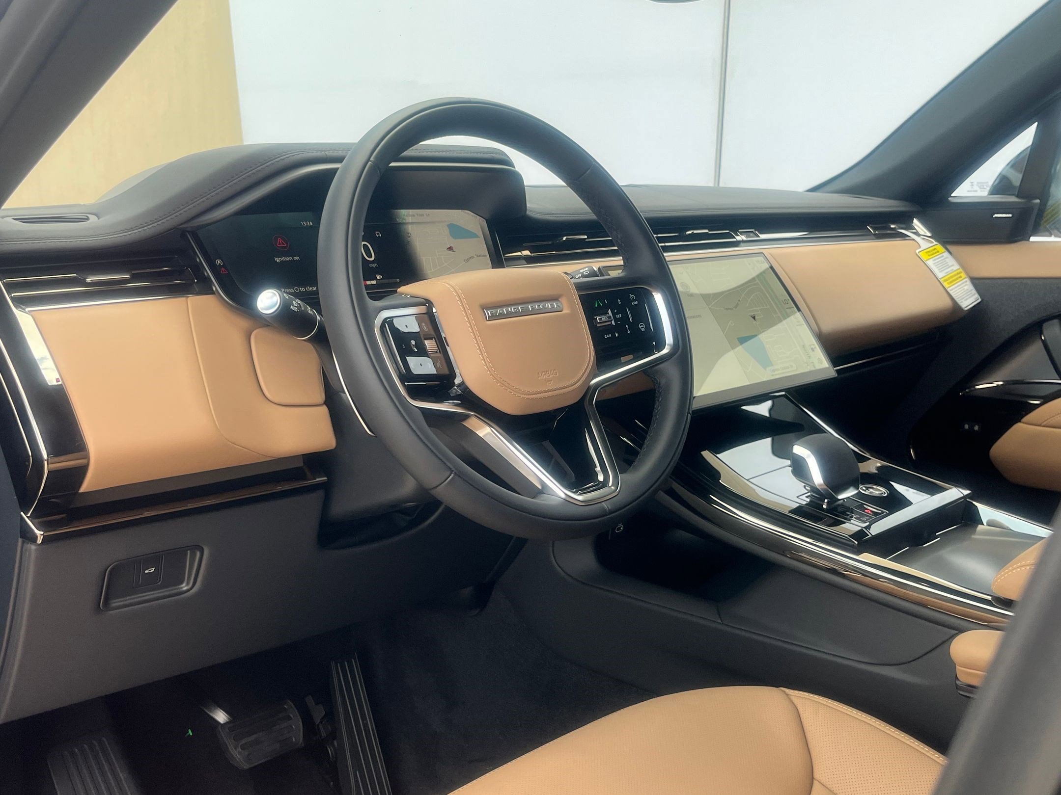 2025 Land Rover Range Rover Sport P360 SE photo 3